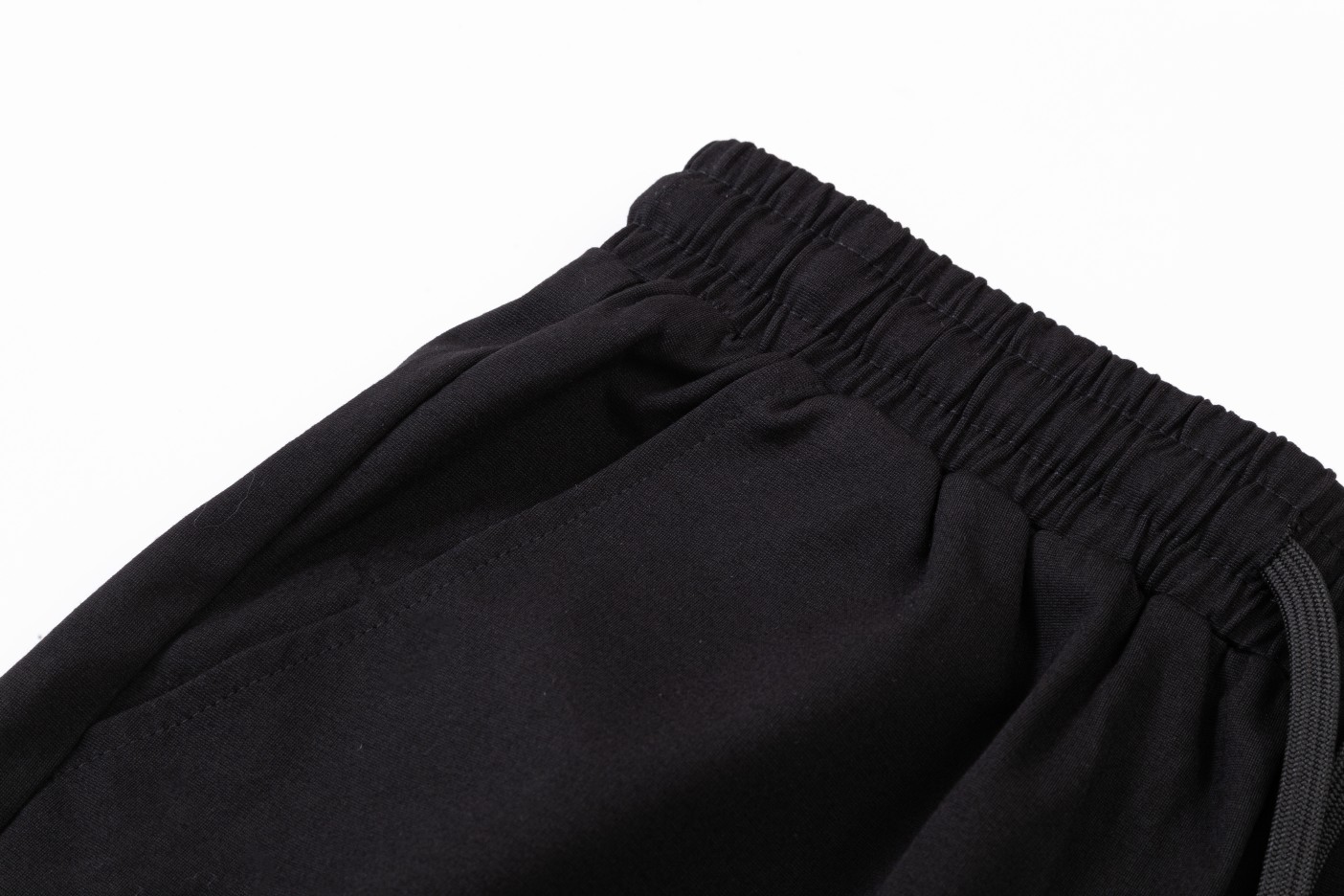 【MONCLER  公式旗艦店】モンクレール  ショートパンツ  ご好評に付き再入荷！