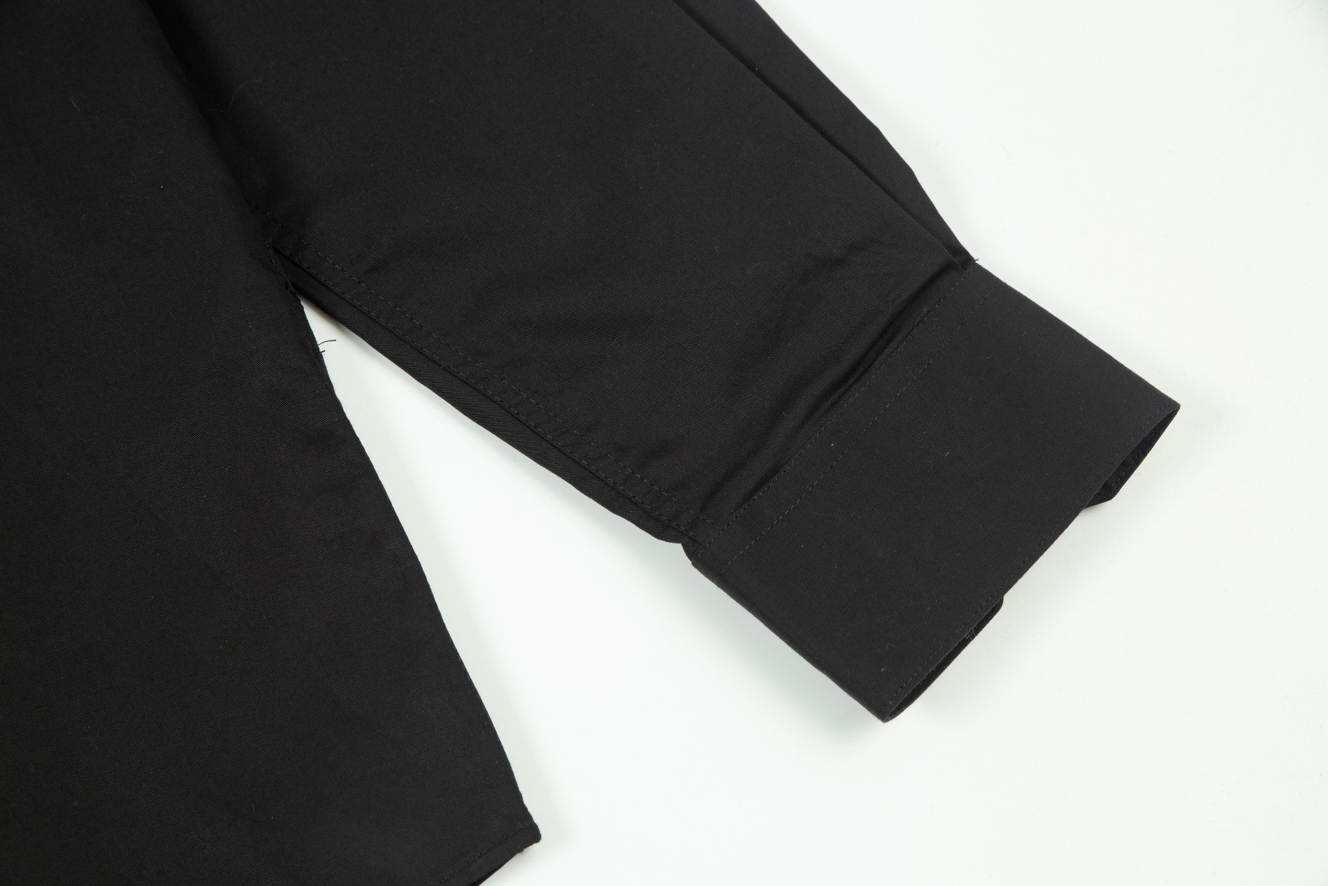 【LOUIS VUITTON 公式旗艦店】ルイヴィトン  シャツ  ご好評に付き再入荷 240715