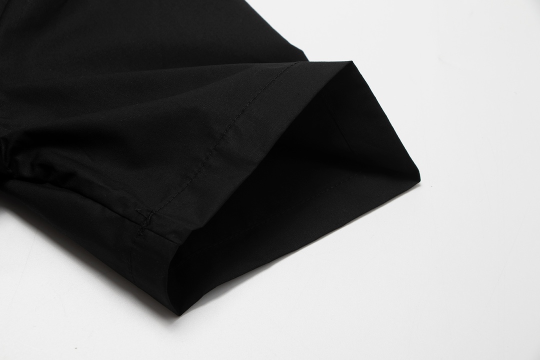 【GIVENCHY 公式旗艦店】ジバンシー 半袖シャツ ご好評に付き再入荷 240716