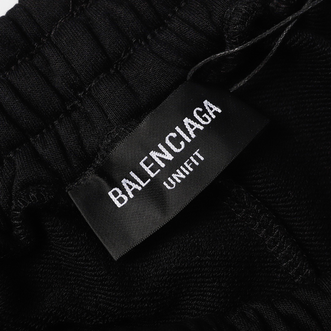 【BALENCIAGA  公式旗艦店】バレンシアガ  ショートパンツご好評に付き再入荷 240717