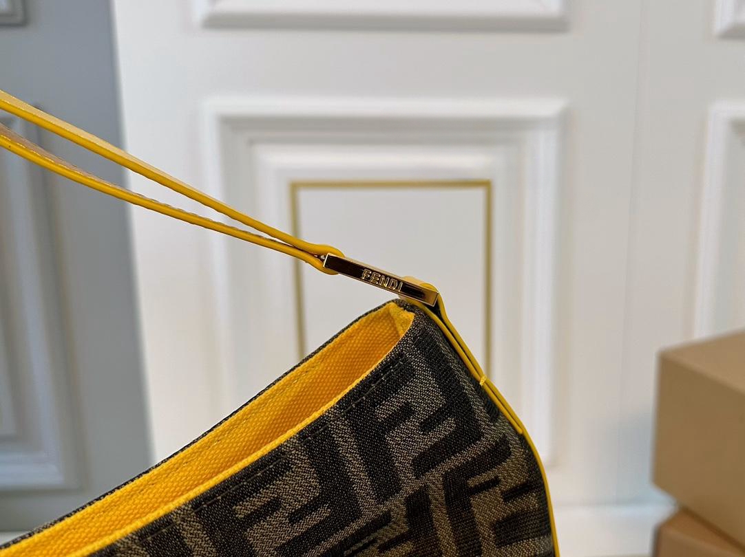 【FENDI  公式旗艦店】フェンディ  ハンドバッグ  当日出荷 好評に付き再入荷！38*35CM  240720