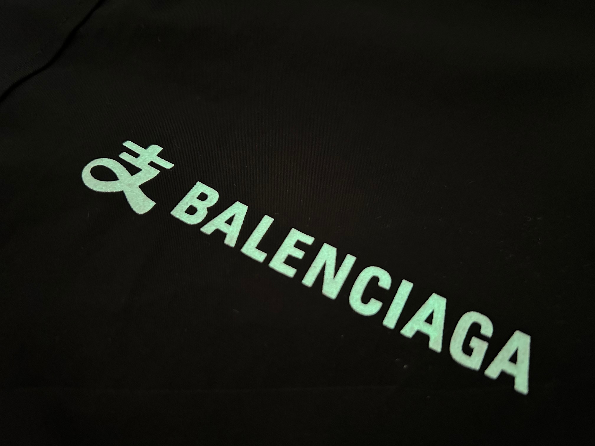 【BALENCIAGA 公式旗艦店】バレンシアガ  シャツ  ご好評に付き再入荷 240715