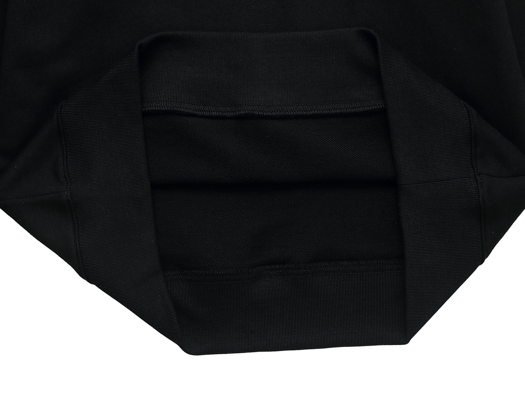 【BURBERRY  公式旗艦店】バーバリー 丸首の衛衣  パーカー ウェットご好評に付き再入荷  240809