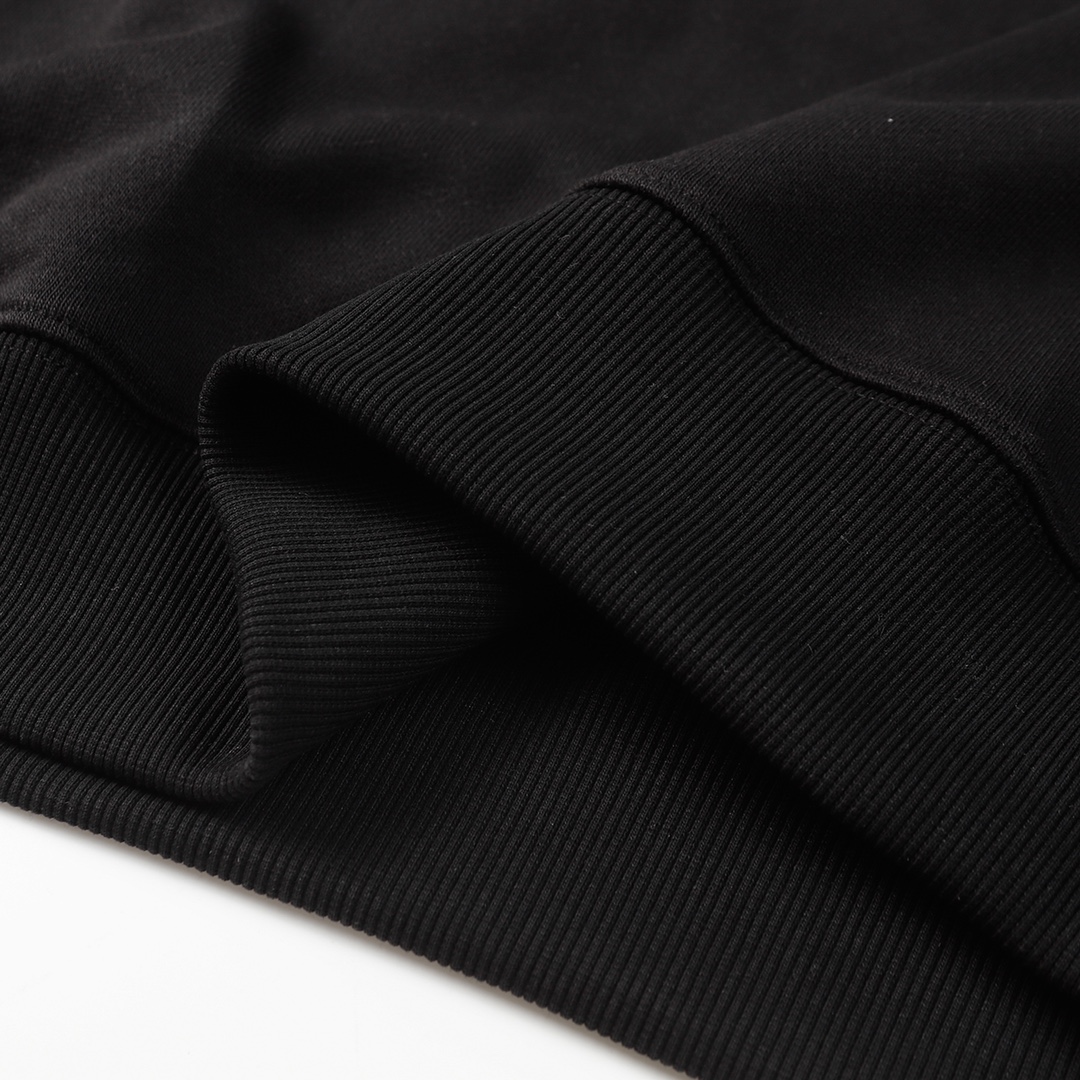 【GUCCI  公式旗艦店】グッチ  丸首の衛衣 スウェットご好評に付き再入荷 240816