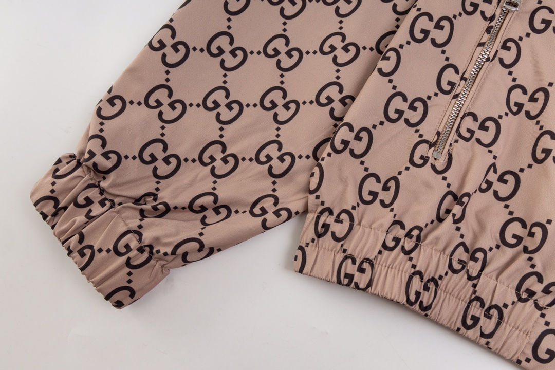 【GUCCI  公式旗艦店】グッチ   ジャケット着 好評に付き再入荷 240826