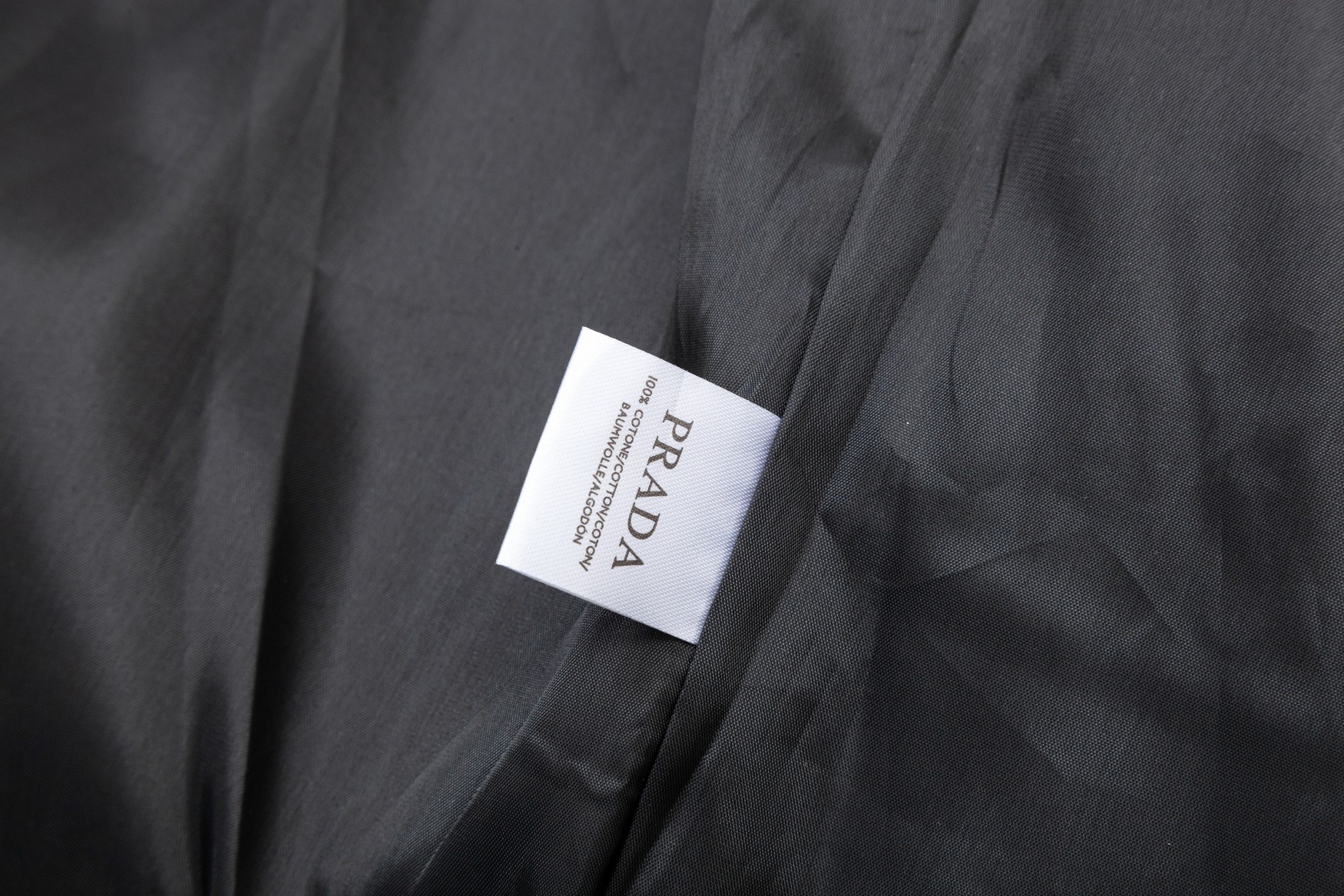 【PRADA  公式旗艦店】プラダ  ジャケット着 好評に付き再入荷 240826