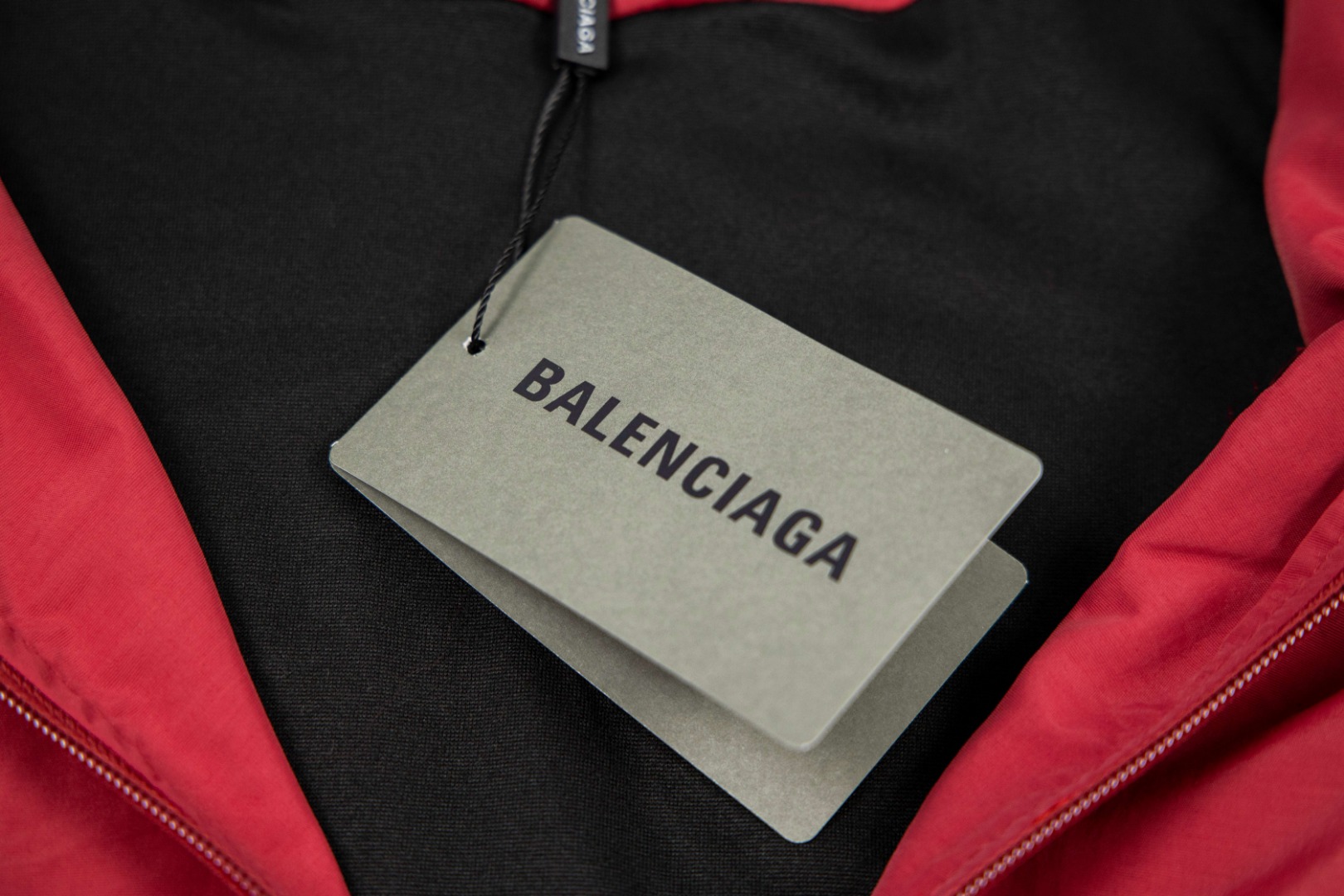 【BALENCIAGA 公式旗艦店】 バレンシアガ  ジャケット着 好評に付き再入荷 240826