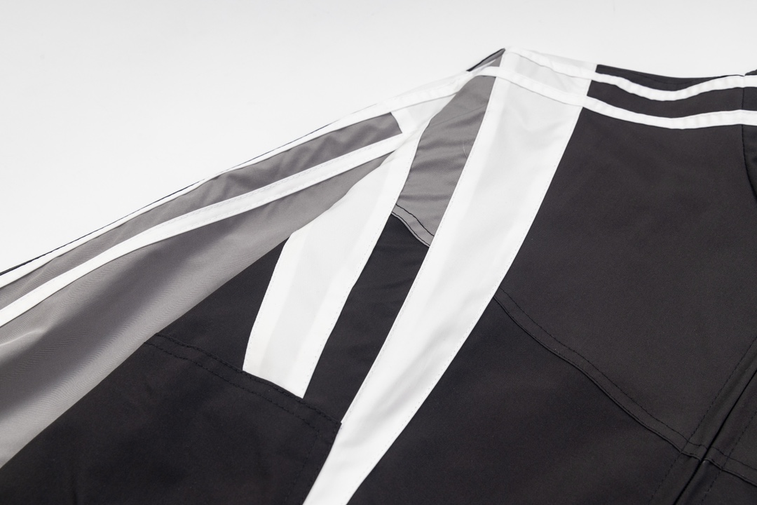 【BALENCIAGA 公式旗艦店】 バレンシアガ  ジャケット着 好評に付き再入荷 240827