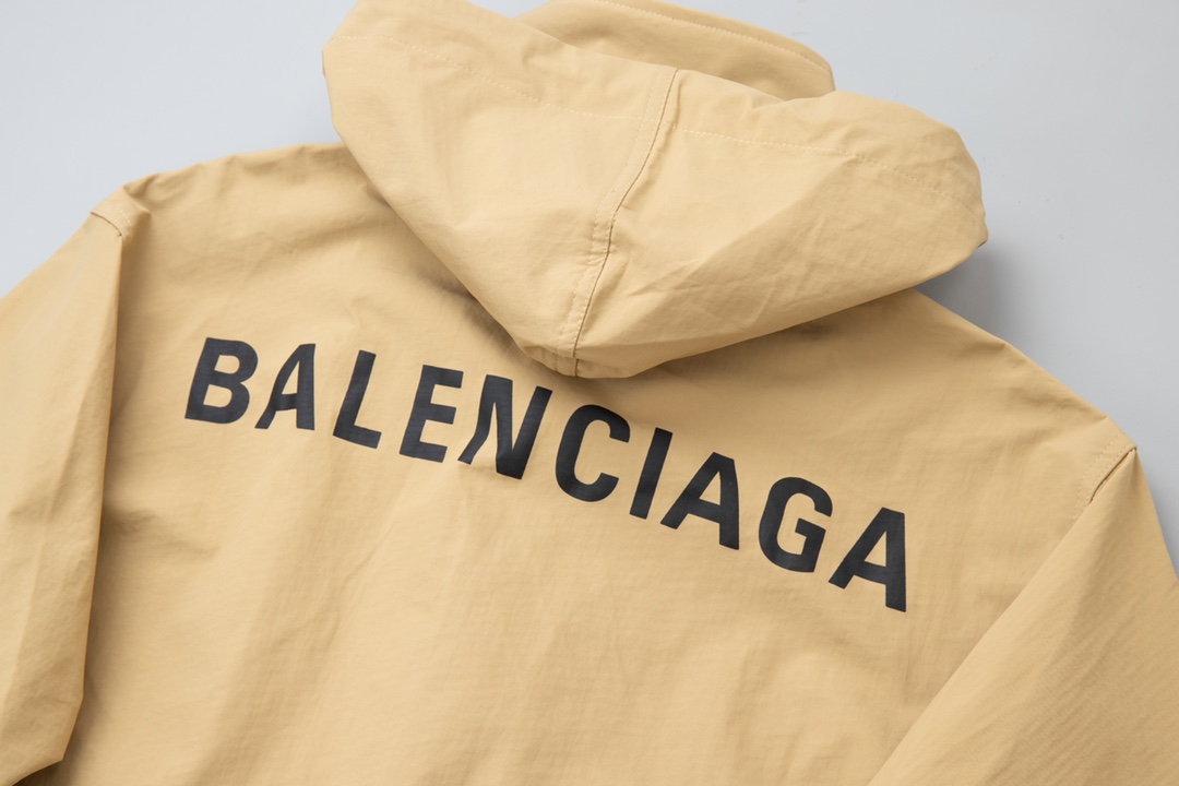【BALENCIAGA 公式旗艦店】 バレンシアガ  ジャケット着 好評に付き再入荷 240827