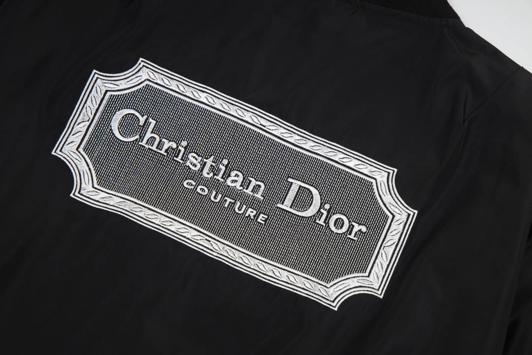 【DIOR  公式旗艦店】 ディオール  ジャケット着 好評に付き再入荷 240826