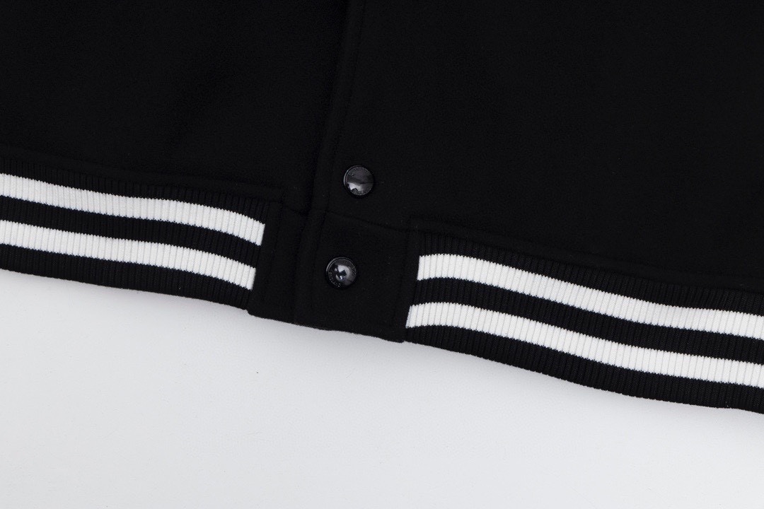 【BURBERRY  公式旗艦店】バーバリー  ジャケット着 好評に付き再入荷 240827