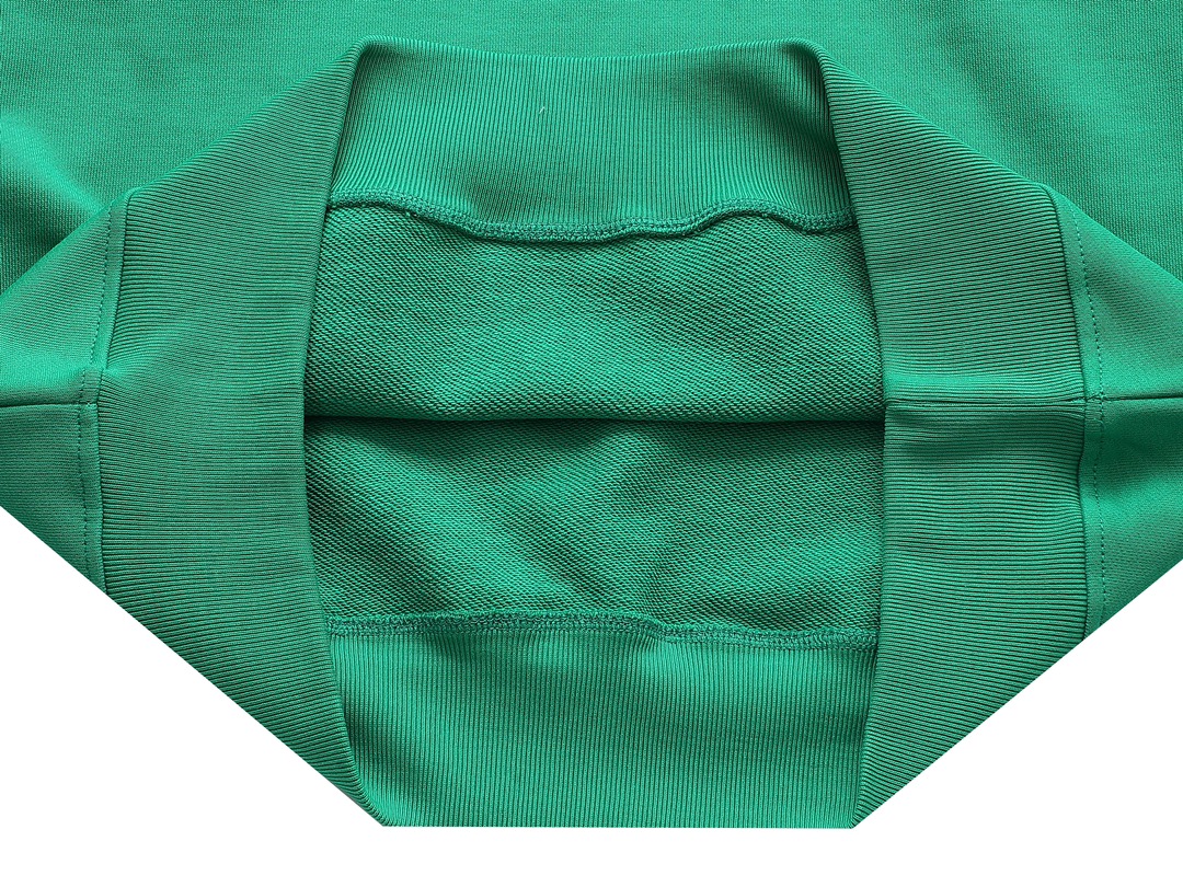 【BURBERRY 公式旗艦店】バーバリー  丸首の衛衣 スウェット ご好評に付き再入荷240829