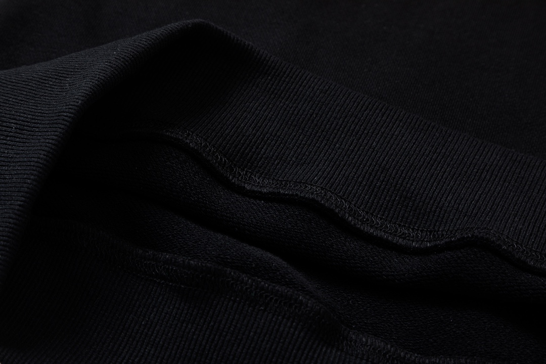 【GIVENCHY 公式旗艦店】ジバンシー 丸首の衛衣 スウェットご好評に付き再入荷 240829