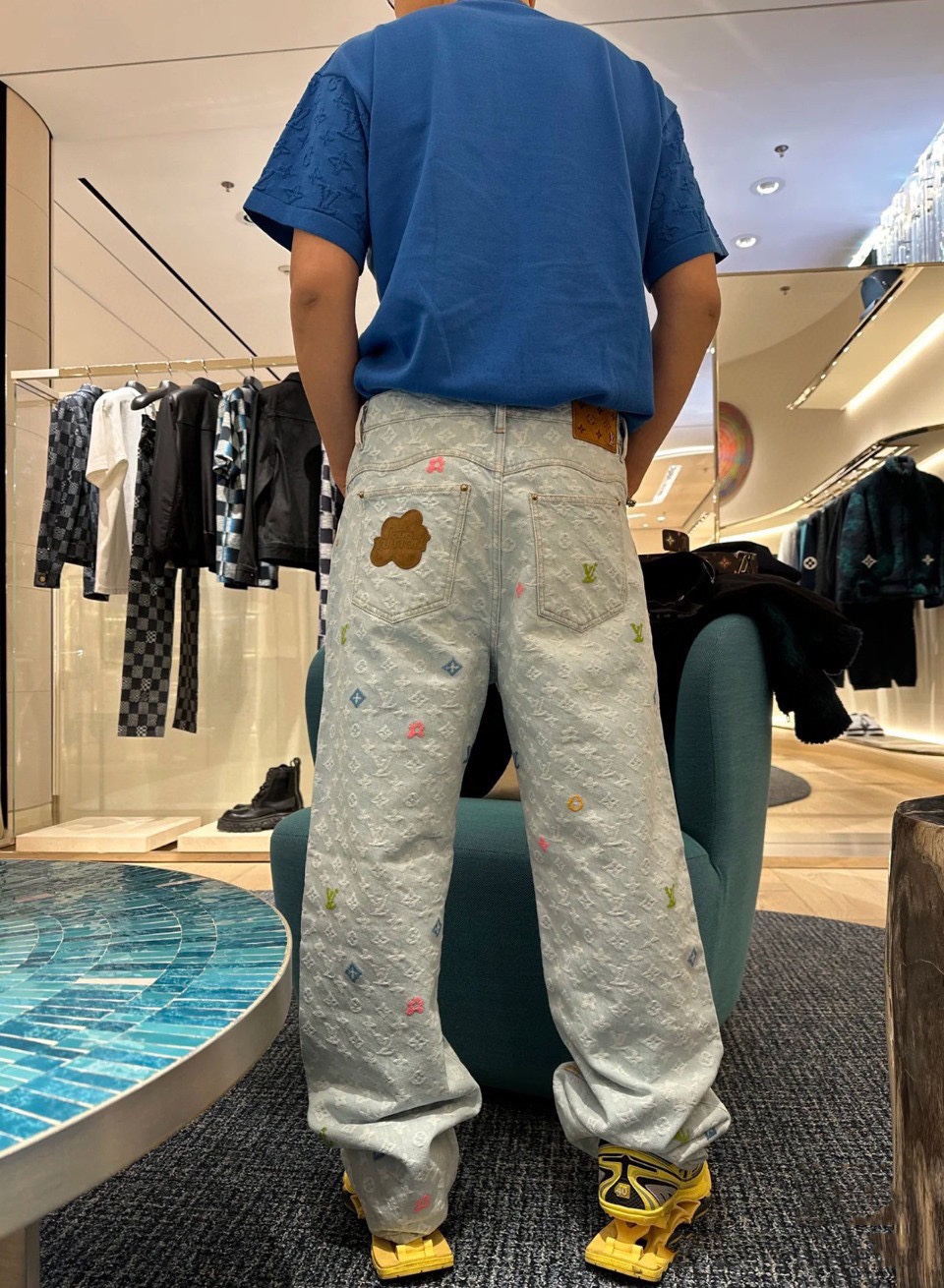 【LOUIS VUITTON  公式旗艦店】ルイヴィトン  ジーパン  ご好評に付き再入荷  240830