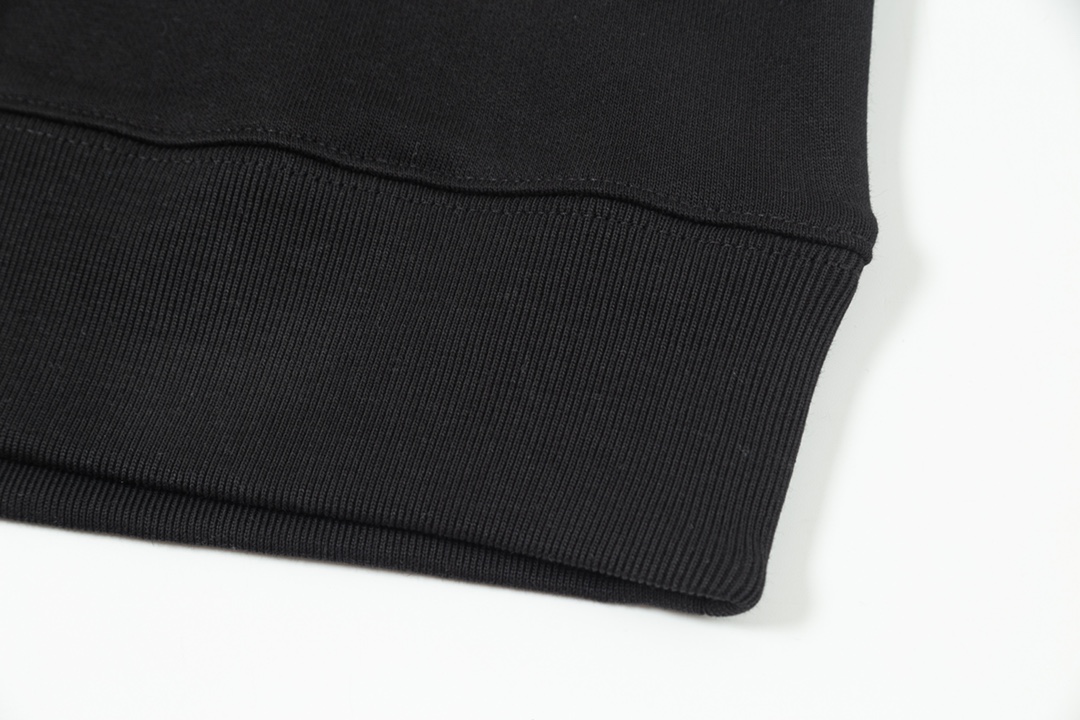 【GUCCI  公式旗艦店】グッチ 丸首の衛衣 スウェットご好評に付き再入荷 240902