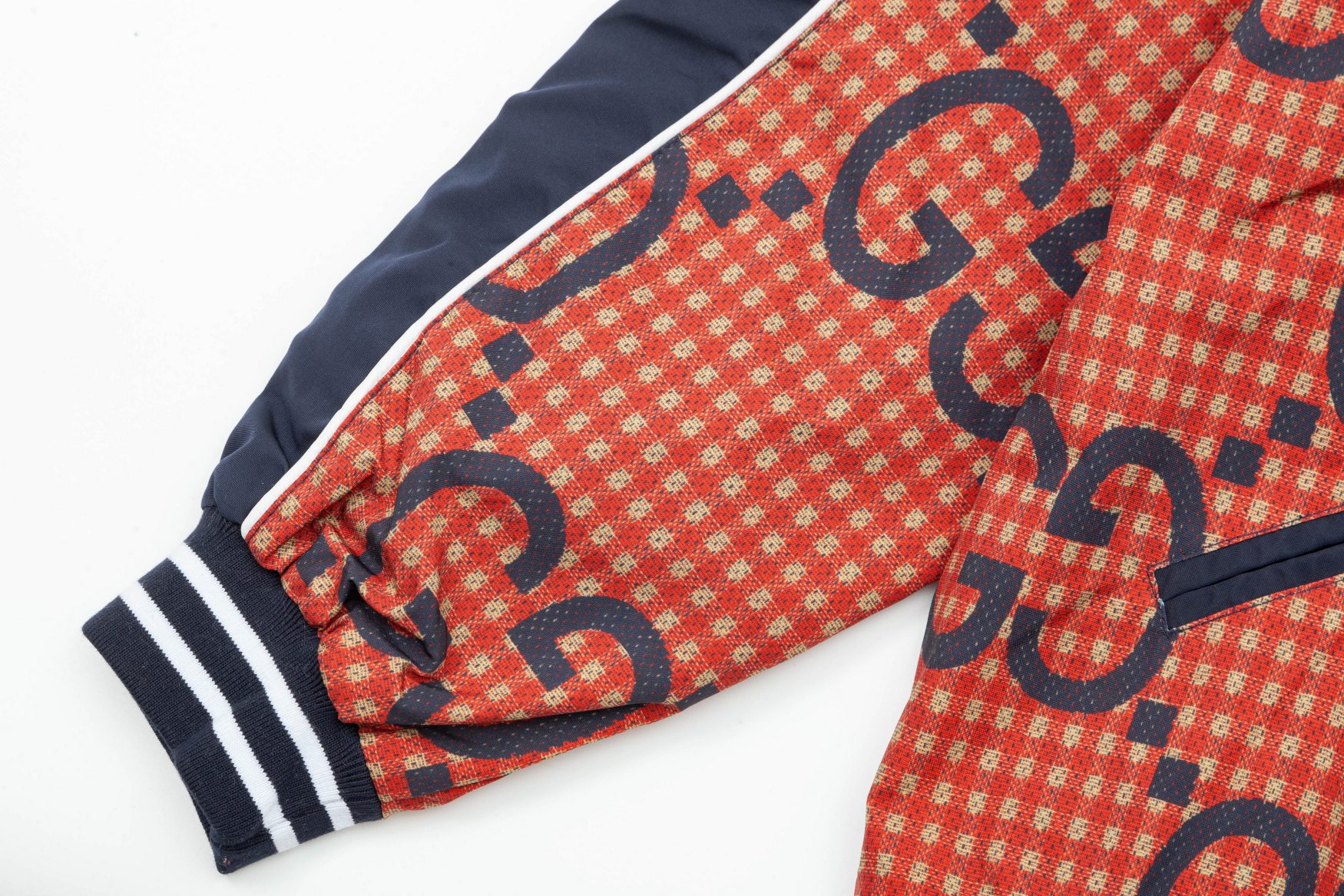 【GUCCI】グッチ ジャケット着  ご好評に付き再入荷！240921