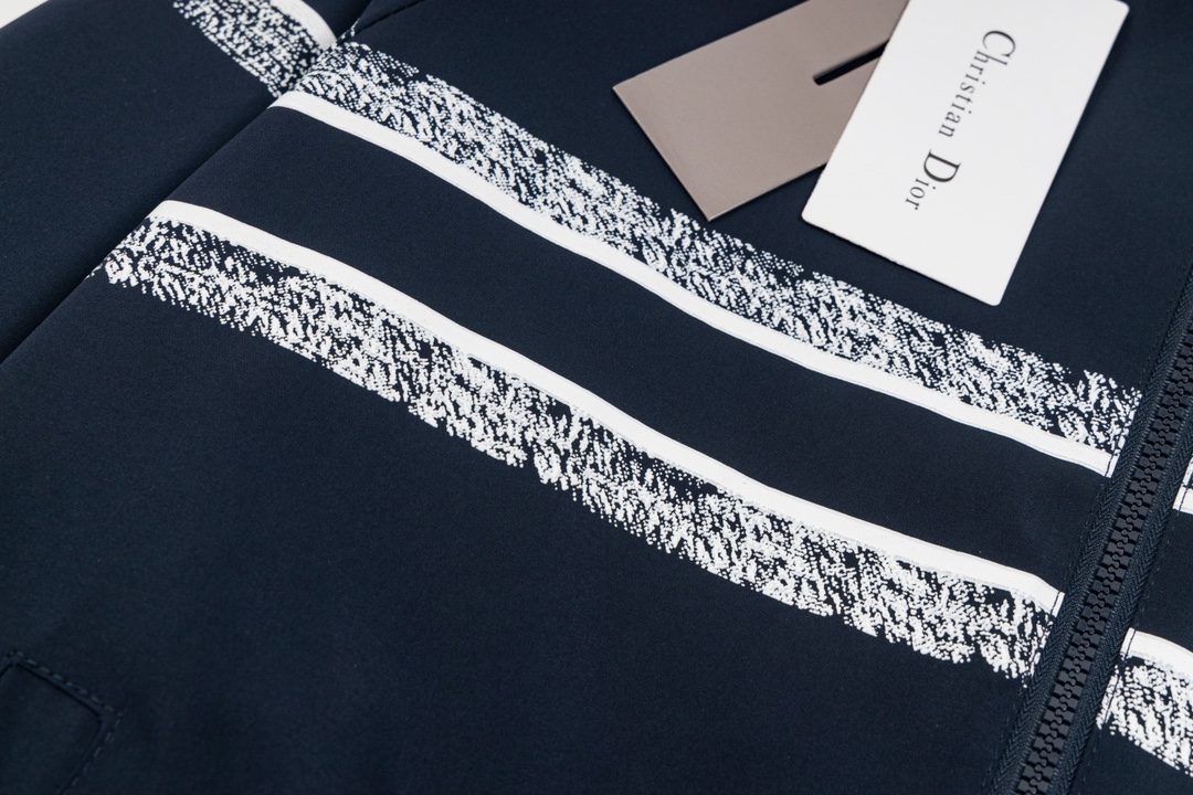 【DIOR  公式旗艦店】ディオール   ジャケット着 好評に付き再入荷！ 240923