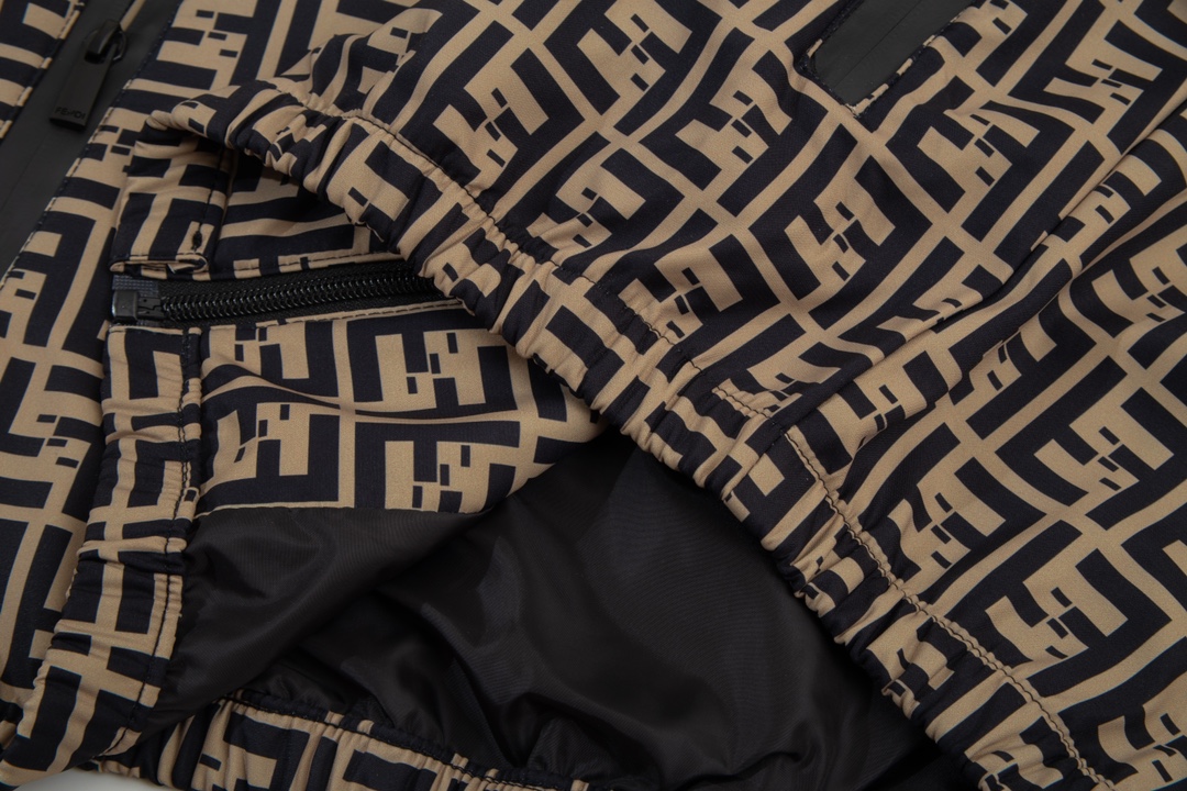 【FENDI】フェンディ ジャケット着ご好評に付き再入荷！240923