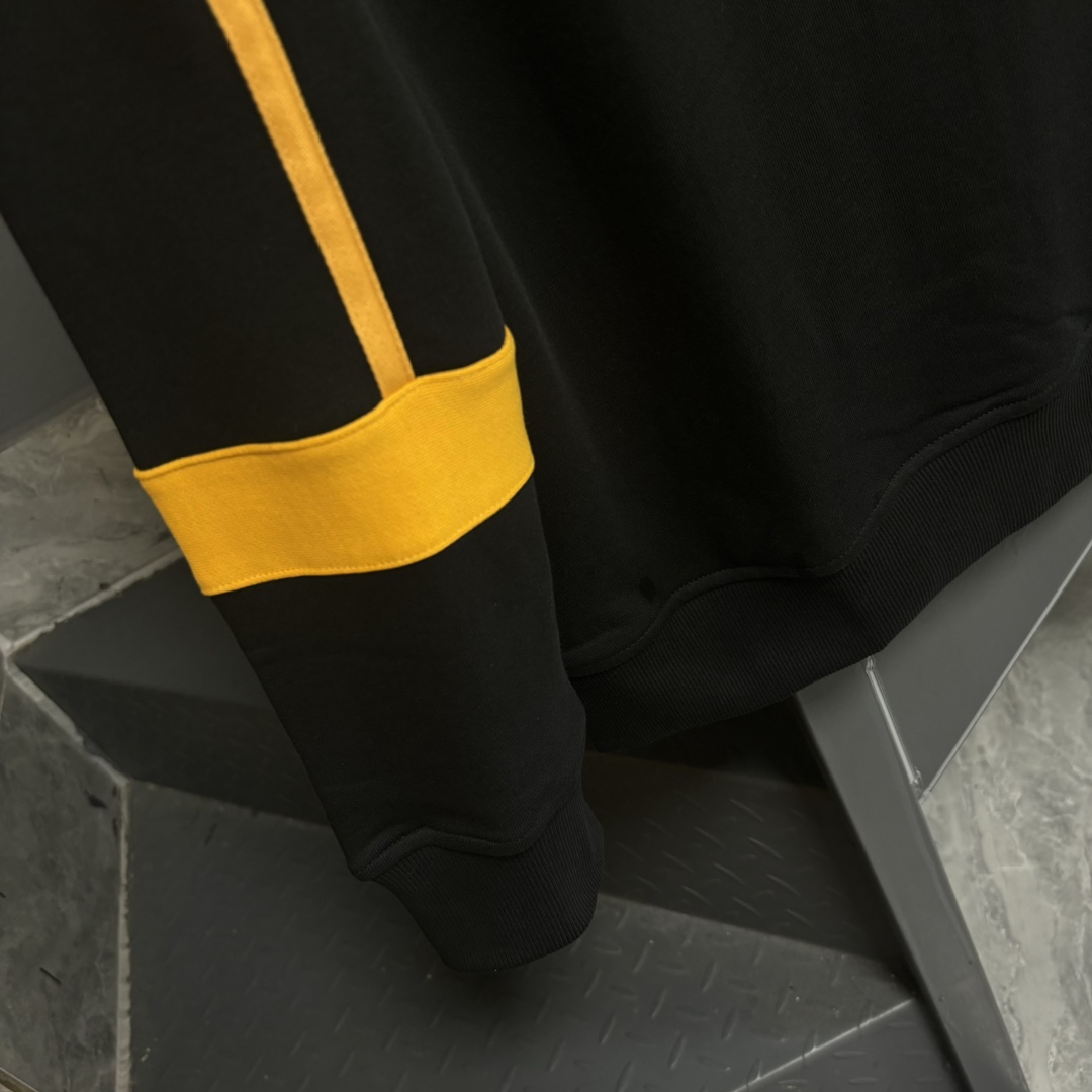 【FENDI  公式旗艦店】フェンディ  丸首の衛衣 スウェット ご好評に付き再入荷  240925