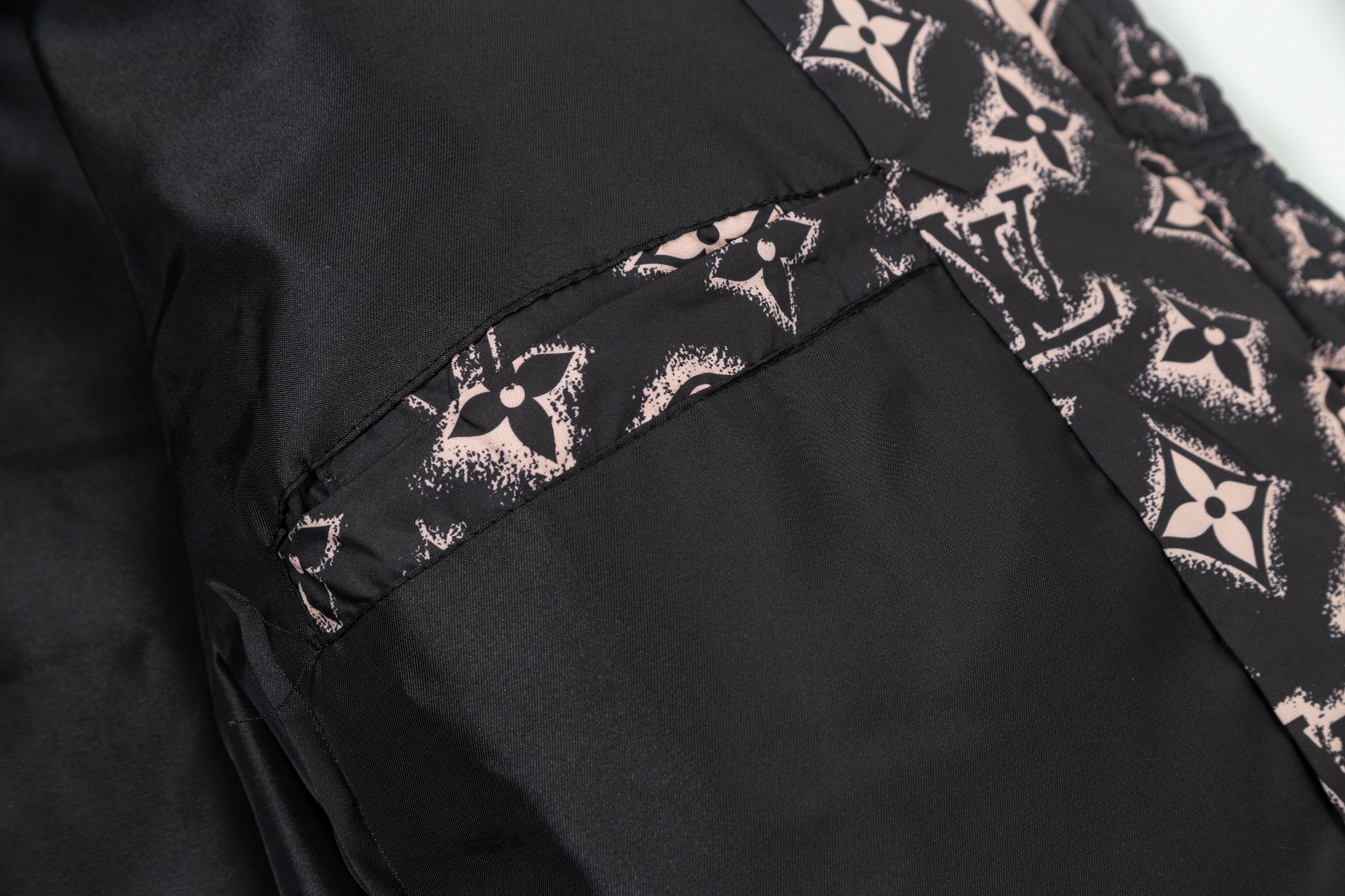 【LOUIS VUITTON 公式旗艦店】ルイヴィトン ダウンジャケット ご好評に付き再入荷！