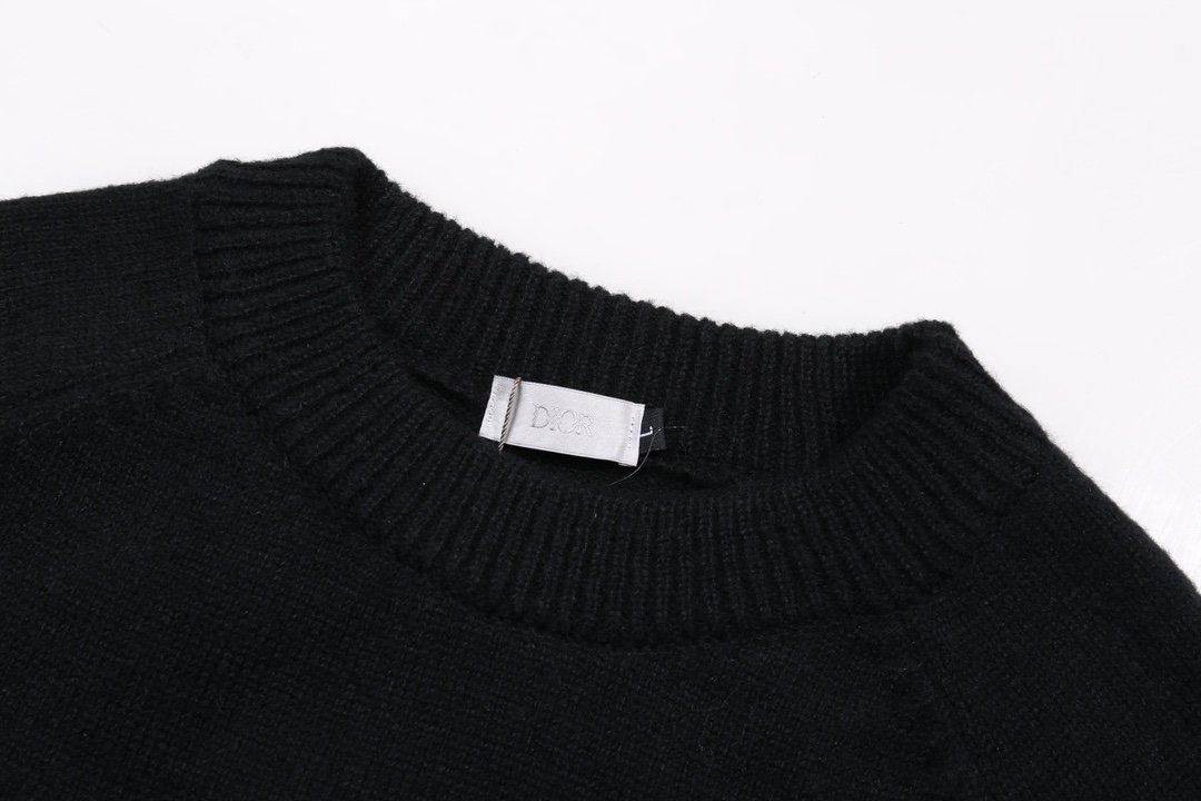 【DIOR 公式旗艦店】ディオール   セーター好評に付き再入荷！ 240929