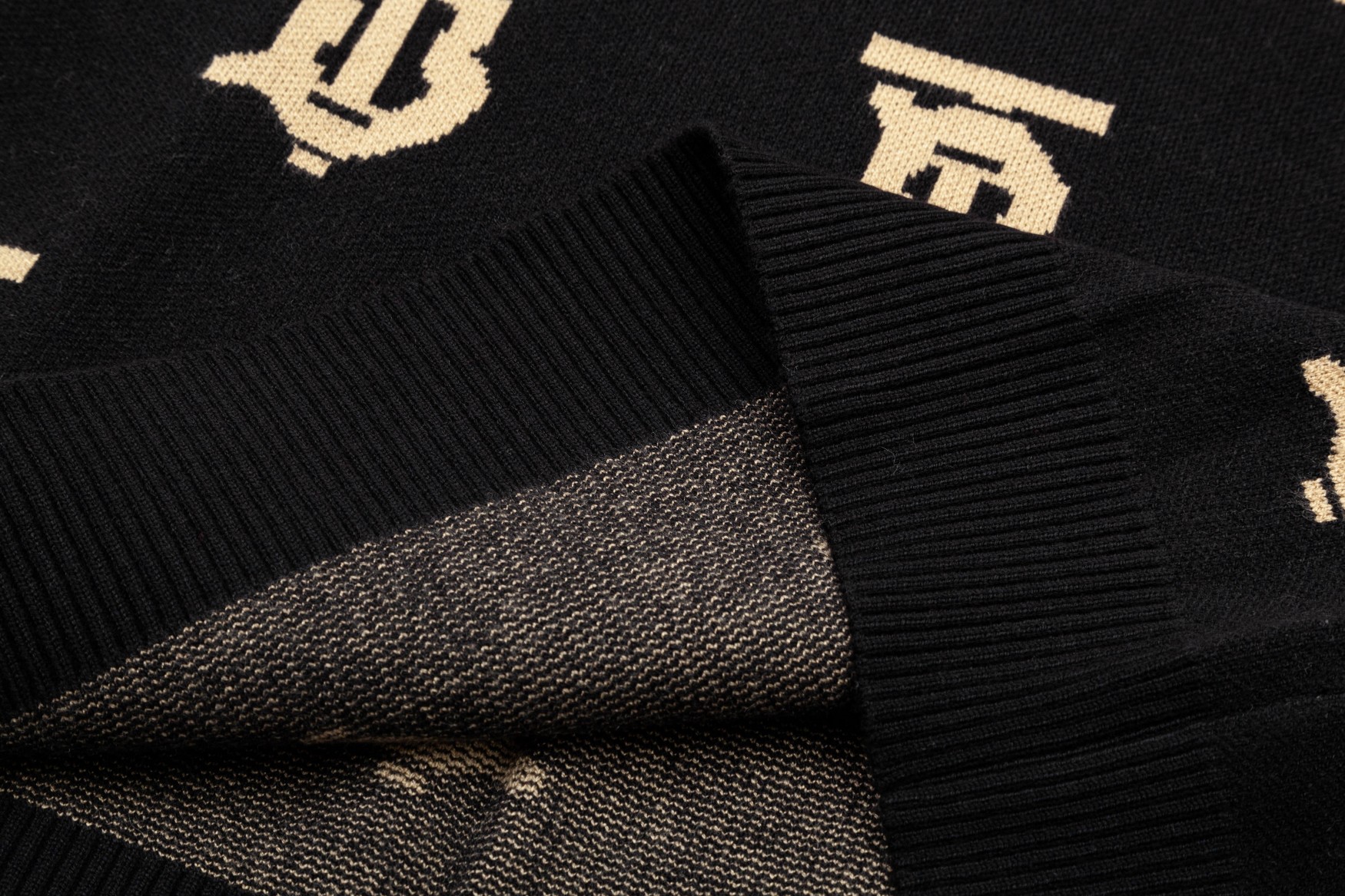 【BURBERRY 公式旗艦店】バーバリー   セーター好評に付き再入荷！ 240930