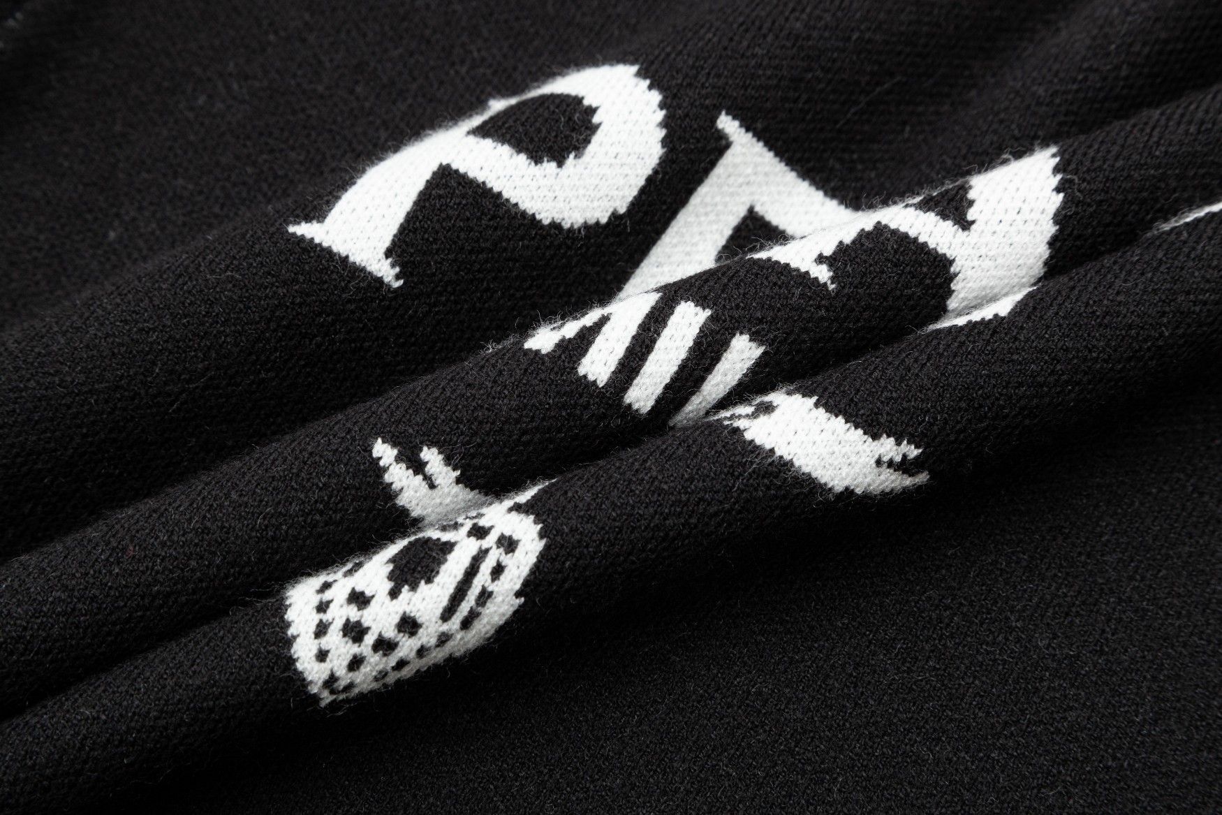 【PRADA 公式旗艦店】プラダ  セーター好評に付き再入荷！ 240930