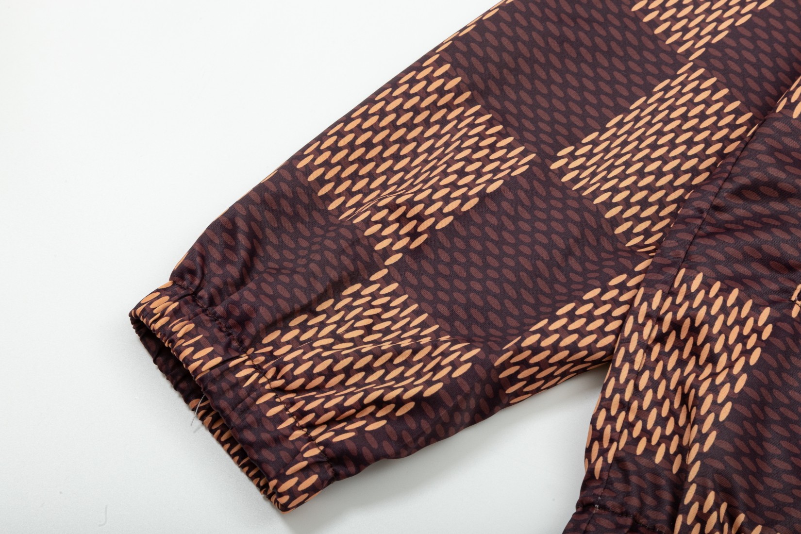 【LOUIS VUITTON 公式旗艦店】ルイヴィトン  ジャケット着 ご好評に付き再入荷！241021