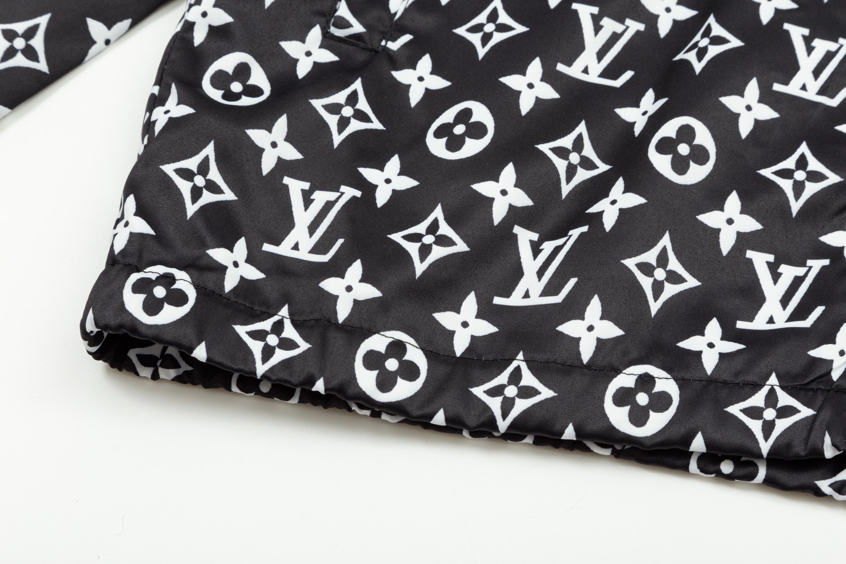 【LOUIS VUITTON 公式旗艦店】ルイヴィトン  ジャケット着 ご好評に付き再入荷！241021