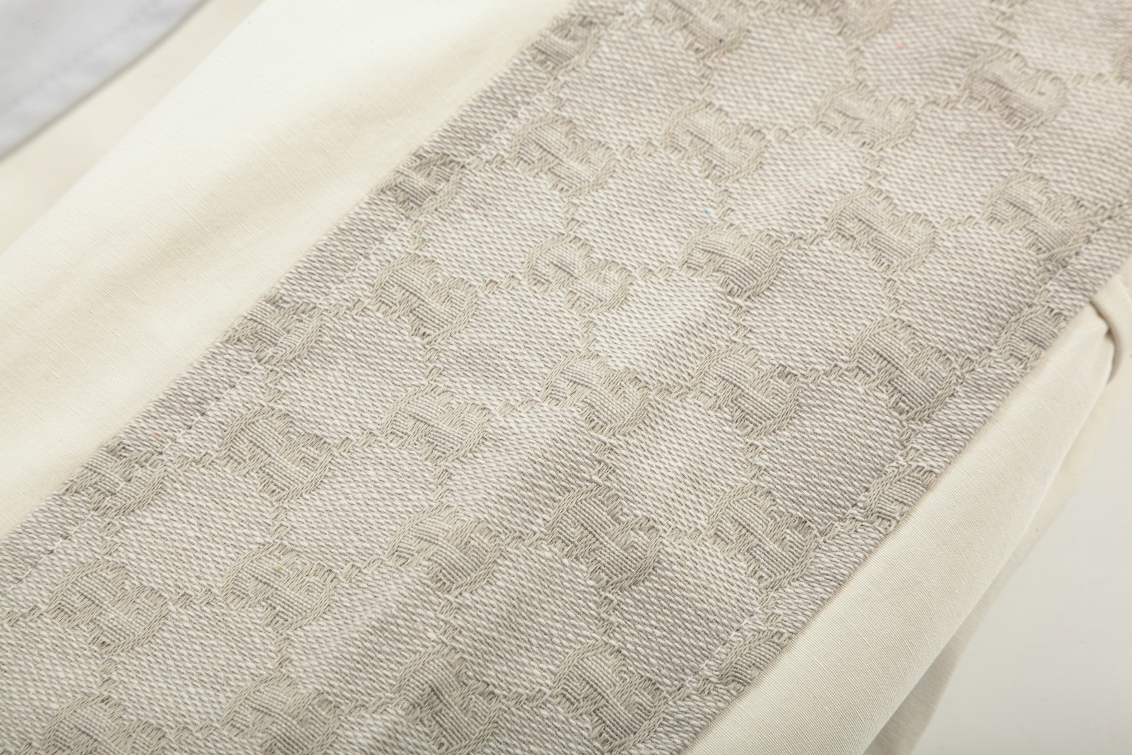 【GUCCI  公式旗艦店】グッチ  ジャケット着 ご好評に付き再入荷！241021