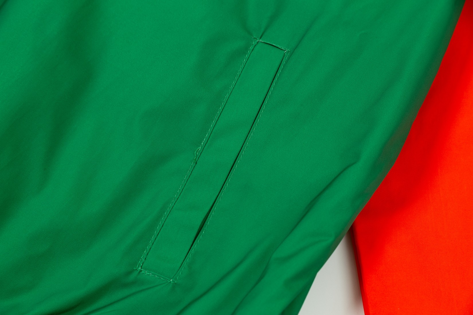 【GUCCI  公式旗艦店】グッチ  ジャケット着 ご好評に付き再入荷！241021