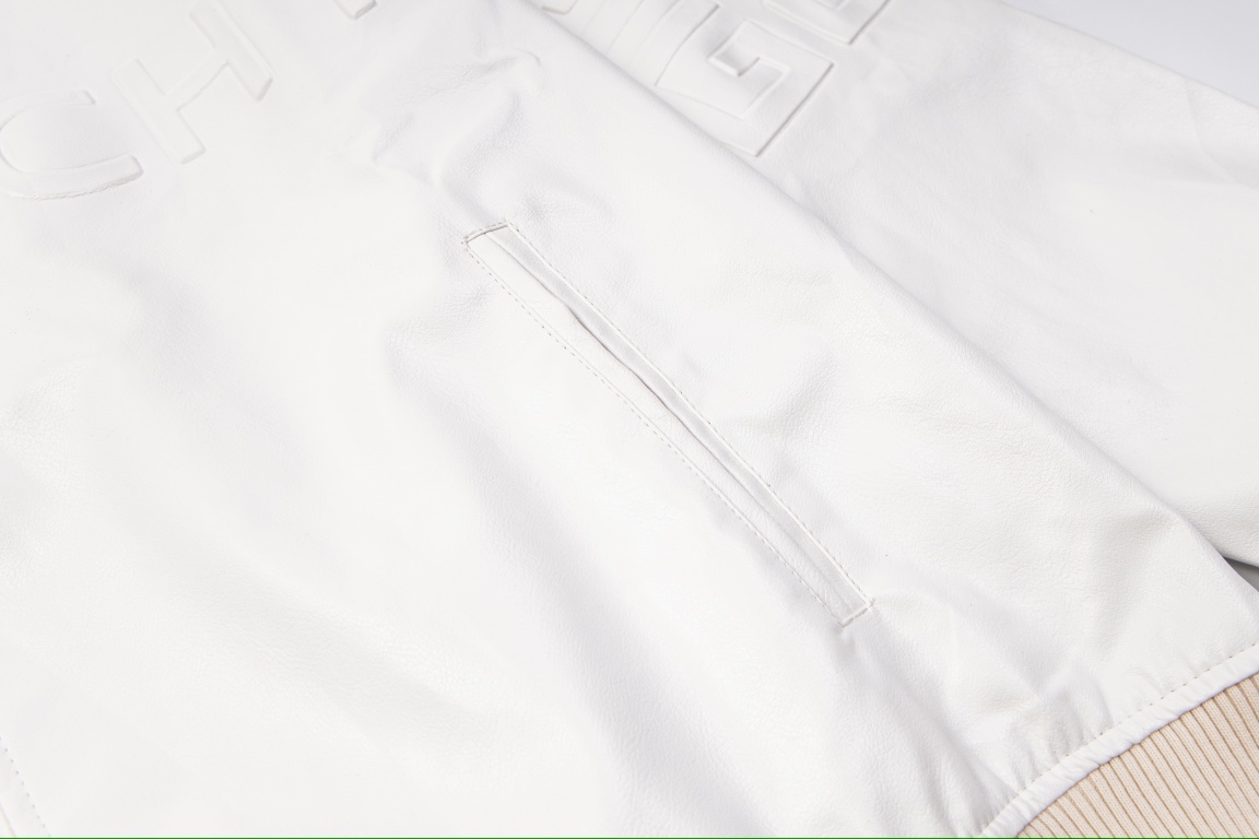 【GIVENCHY 公式旗艦店】ジバンシー  ジャケット着 ご好評に付き再入荷！241021