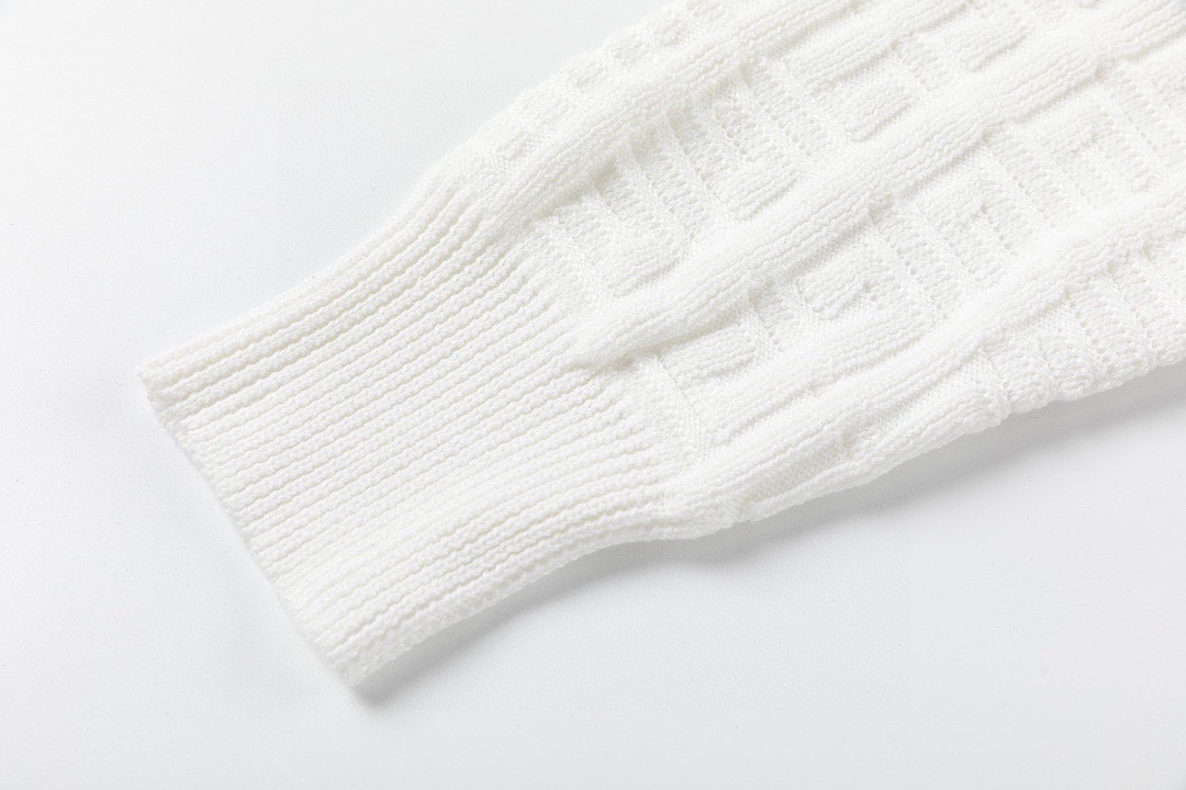 【GIVENCHY   公式旗艦店】ジバンシー  セーター好評に付き再入荷！ 241031