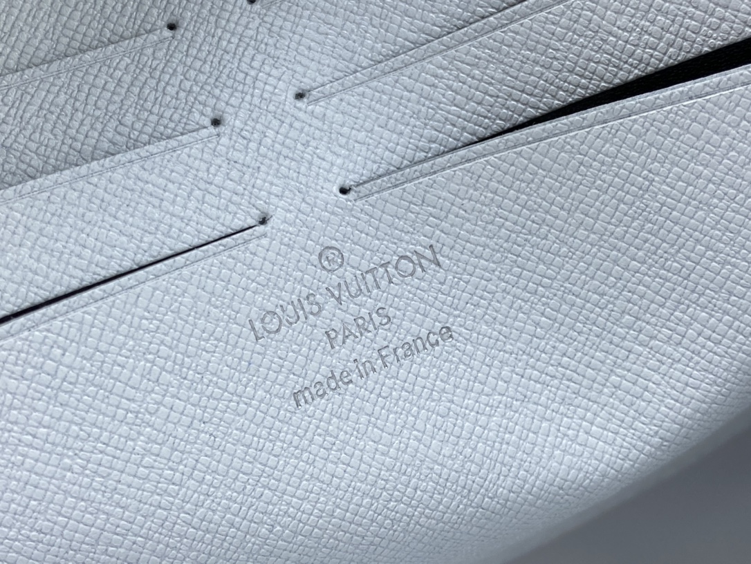 【LOUIS VUITTON  公式 旗艦店】 ルイヴィトン   クラッチバッグ 当日出荷 好評に付き再入荷！24*21*6CM  241101