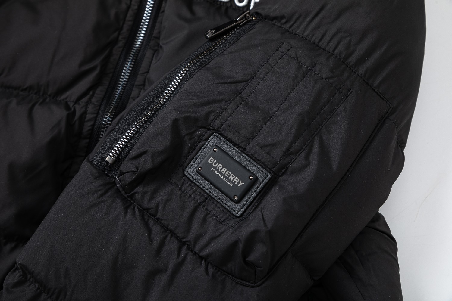 【BURBERRY  公式旗艦店】バーバリー   ダウンジャケット ご好評に付き再入荷！241102