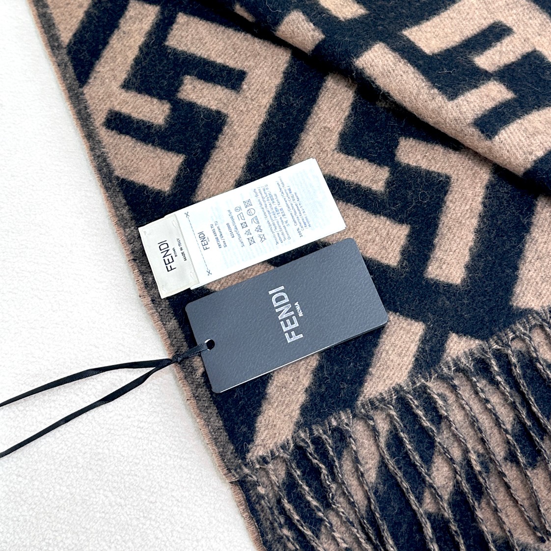 【FENDI  フェンディ】スカーフ45*170CM   241109