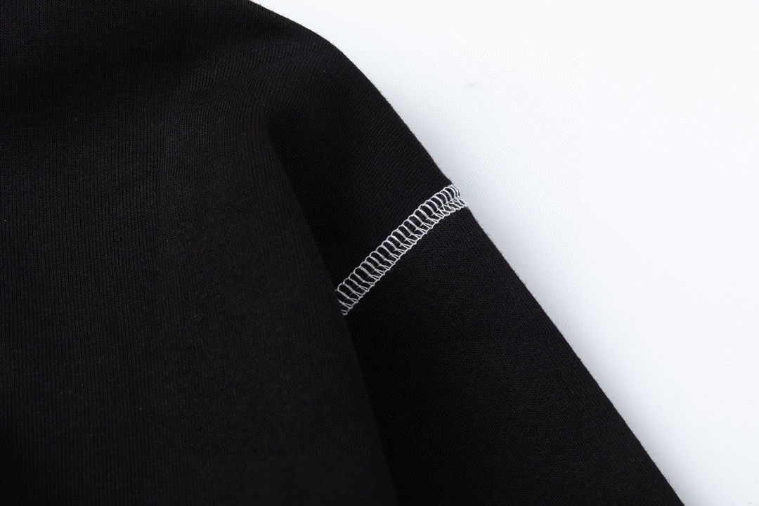 【PRADA 公式旗艦店】プラダ  パーカー スウェットご好評に付き再入荷    241113