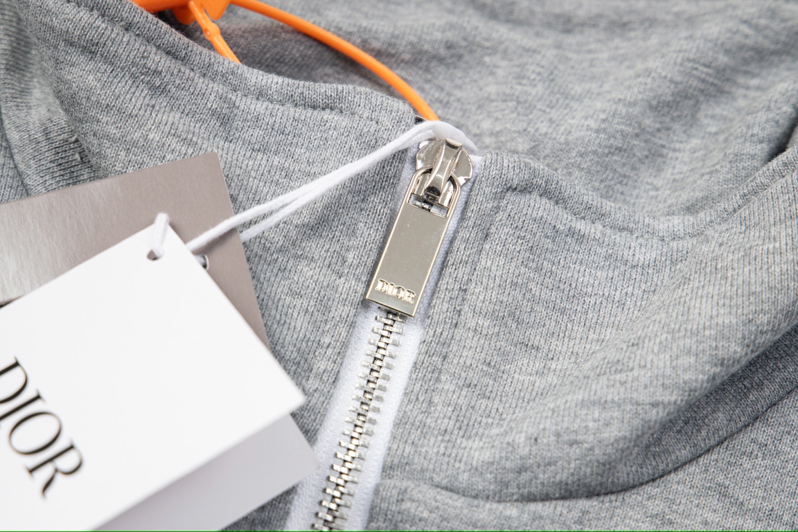 【DIOR  公式旗艦店】ディオール  丸首の衛衣 ご好評に付き再入荷 240817