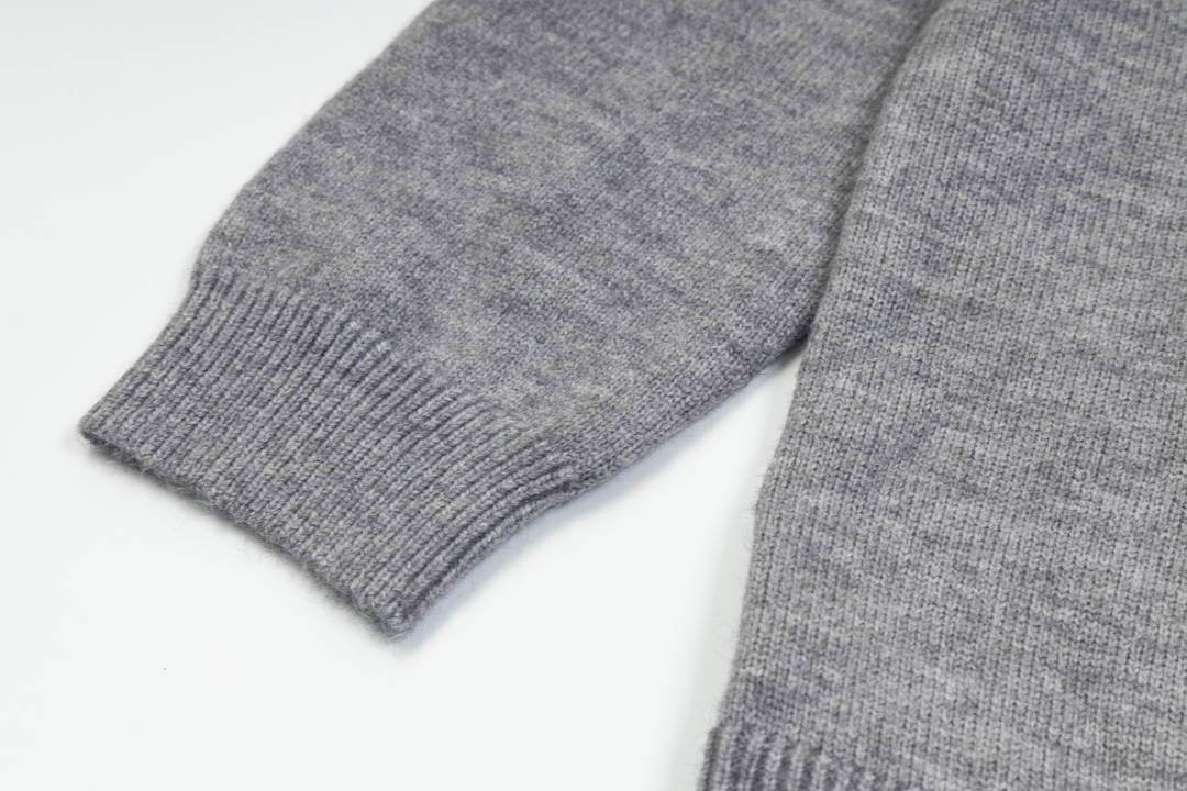 【GIVENCHY   公式旗艦店】ジバンシー   セーター好評に付き再入荷！241115