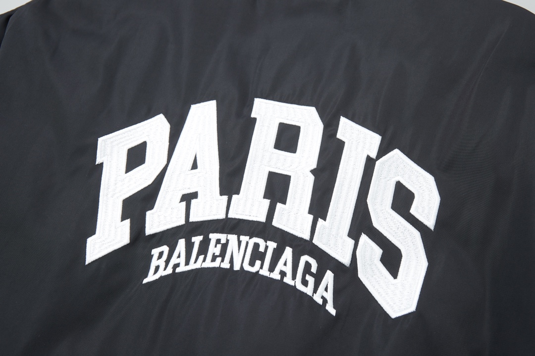 【BALENCIAGA  公式旗艦店】バレンシアガ    ジャケット着 好評に付き再入荷！241119