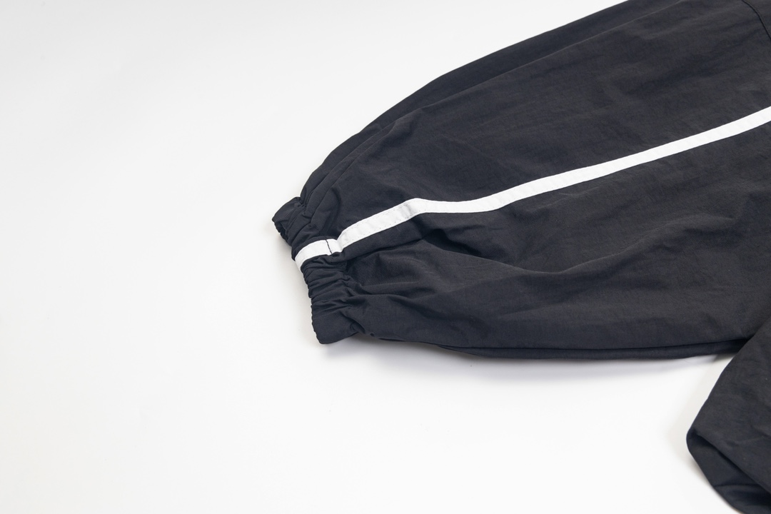 【BALENCIAGA  公式旗艦店】バレンシアガ    ジャケット着 好評に付き再入荷！241119