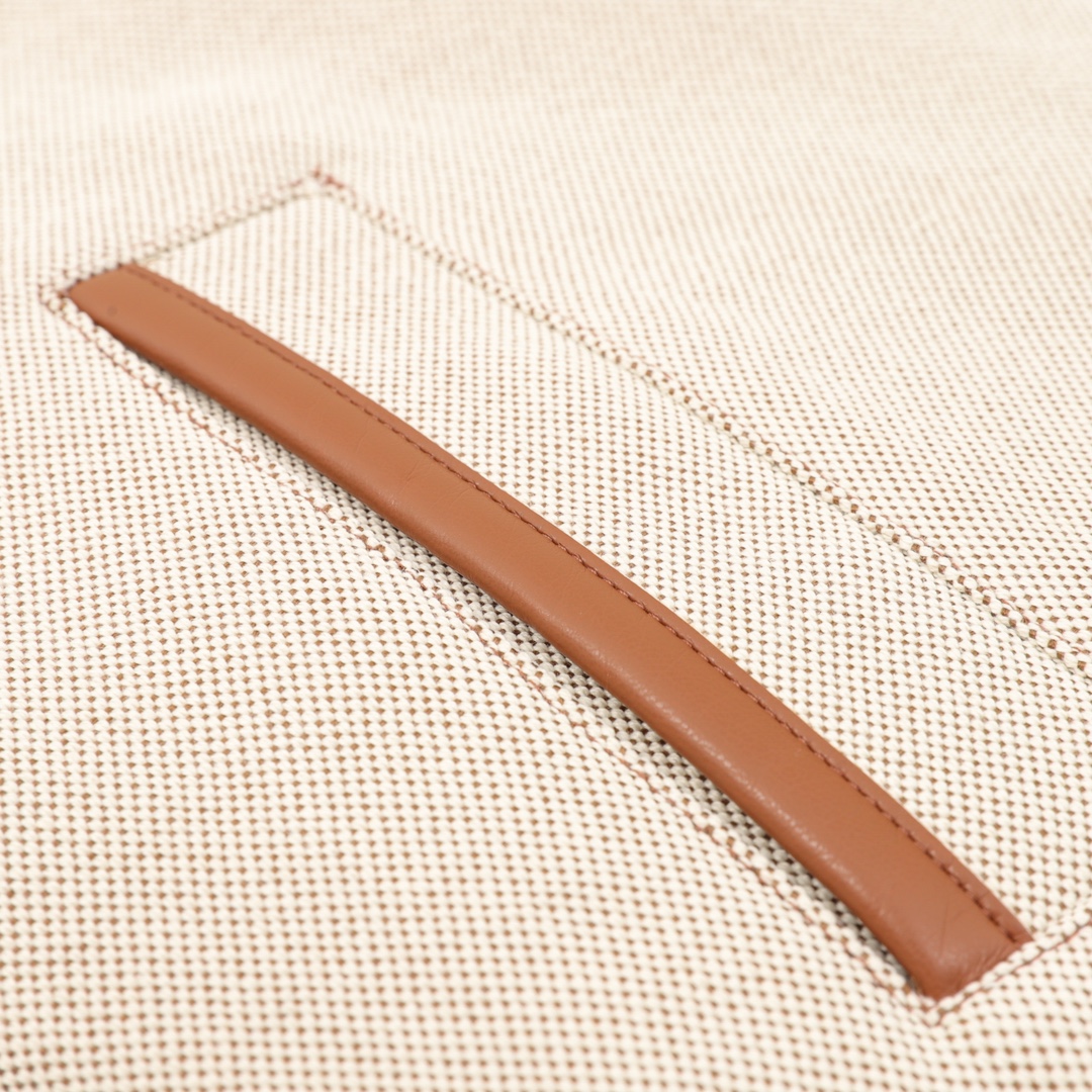 【Miumiu 公式旗艦店】 ミュウミュウ   ジャケット着  スウェット ご好評に付き再入荷！241122