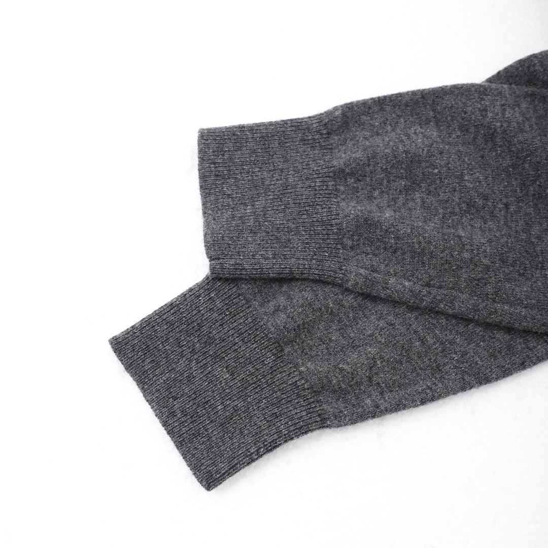 【Miumiu 公式旗艦店】ミュウミュウ  セーター好評に付き再入荷！ 241123