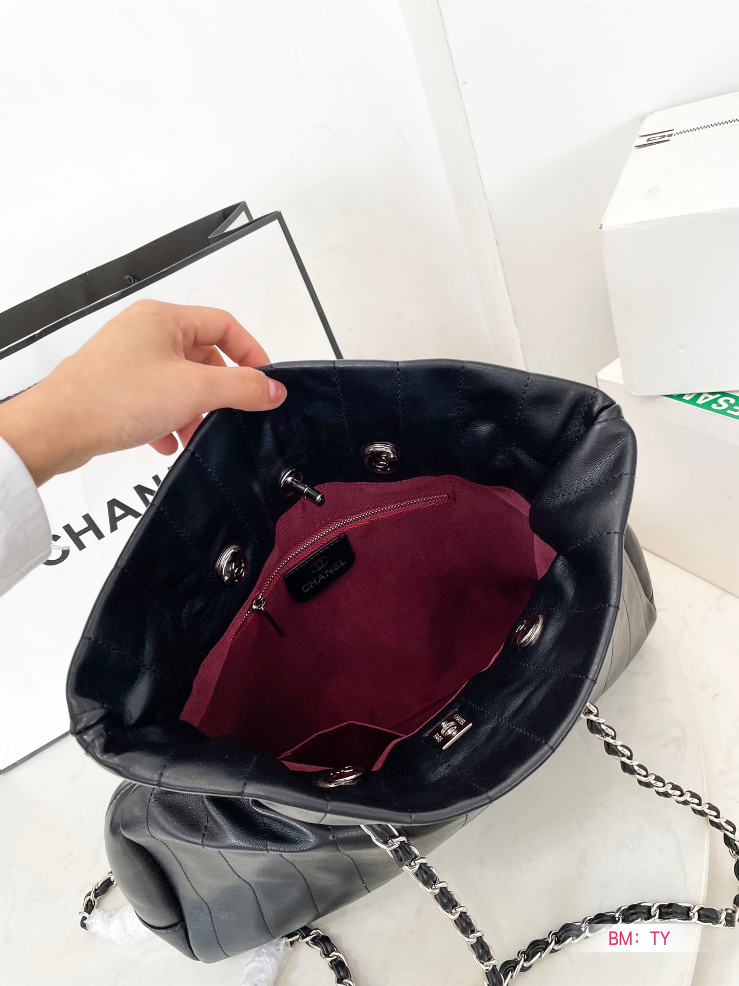 【CHANEL  公式 旗艦店】シャネル   ハンドバッグ当日出荷 好評に付き再入荷！37*29CM