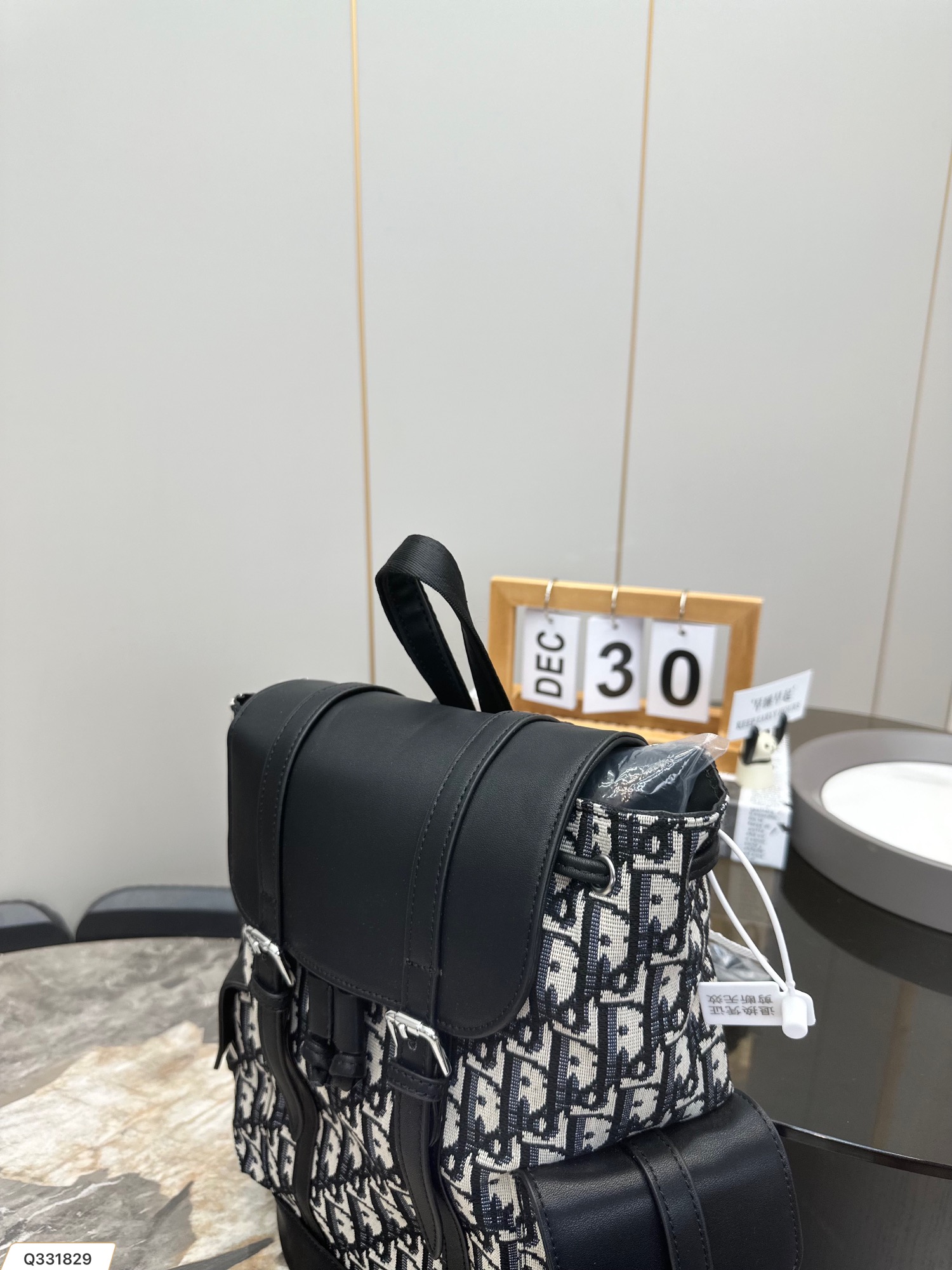 【DIOR  公式 旗艦店】ディオール  リュックサック   当日出荷 好評に付き再入荷！24*28CM