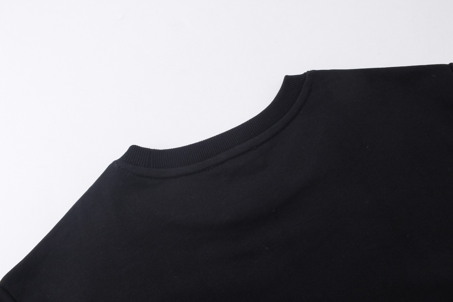 【FENDI  公式旗艦店】フェンディ丸首の衛衣 スウェット ご好評に付き再入荷！