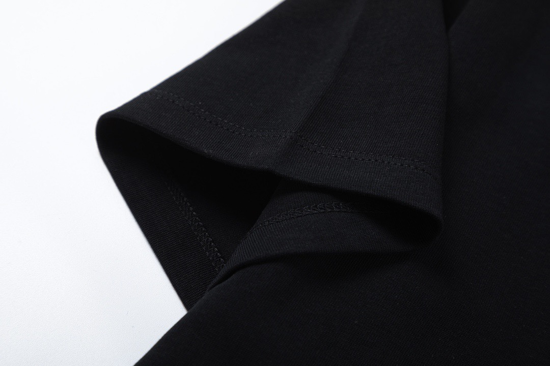 【DIOR  公式旗艦店】ディオール  Tシャツ ご好評に付き再入荷！