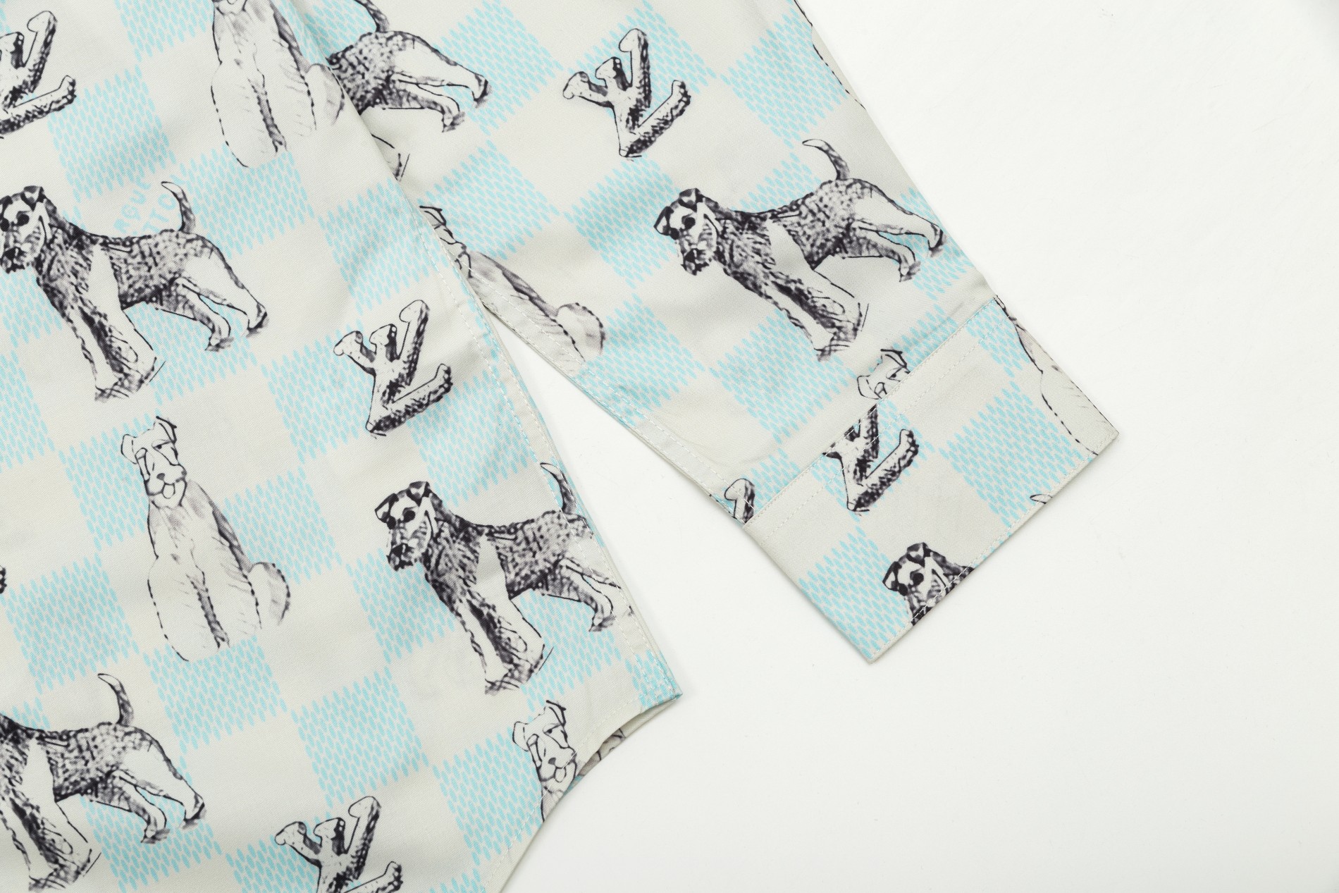 【LOUIS VUITTON 公式旗艦店】ルイヴィトン  シャツ  ご好評に付き再入荷 240715