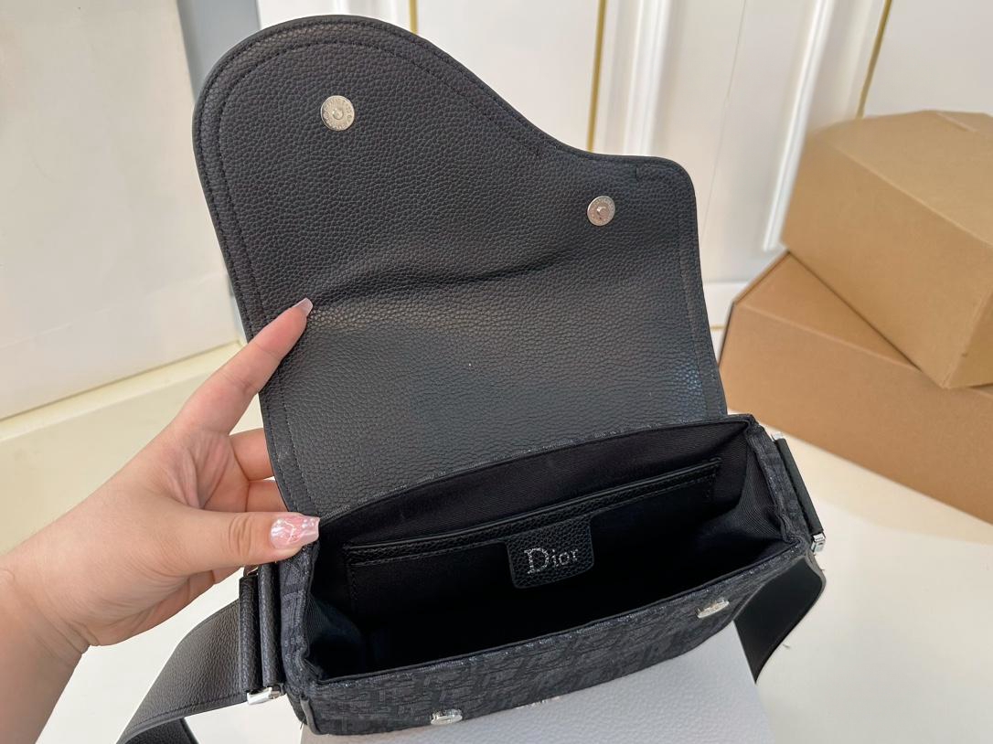 【DIOR公式旗艦店】ディオール  斜めがけバッグ 当日出荷 好評に付き再入荷！23*18CM 240720