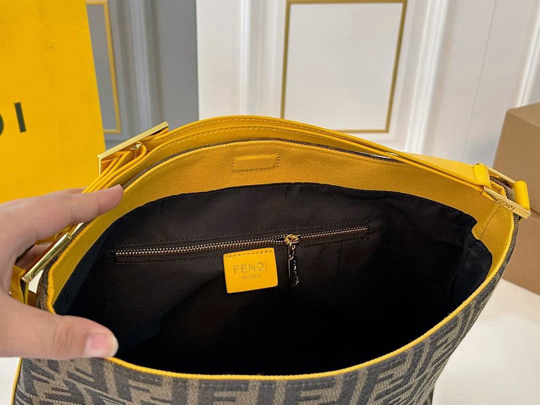 【FENDI  公式旗艦店】フェンディ  ハンドバッグ  当日出荷 好評に付き再入荷！38*35CM  240720